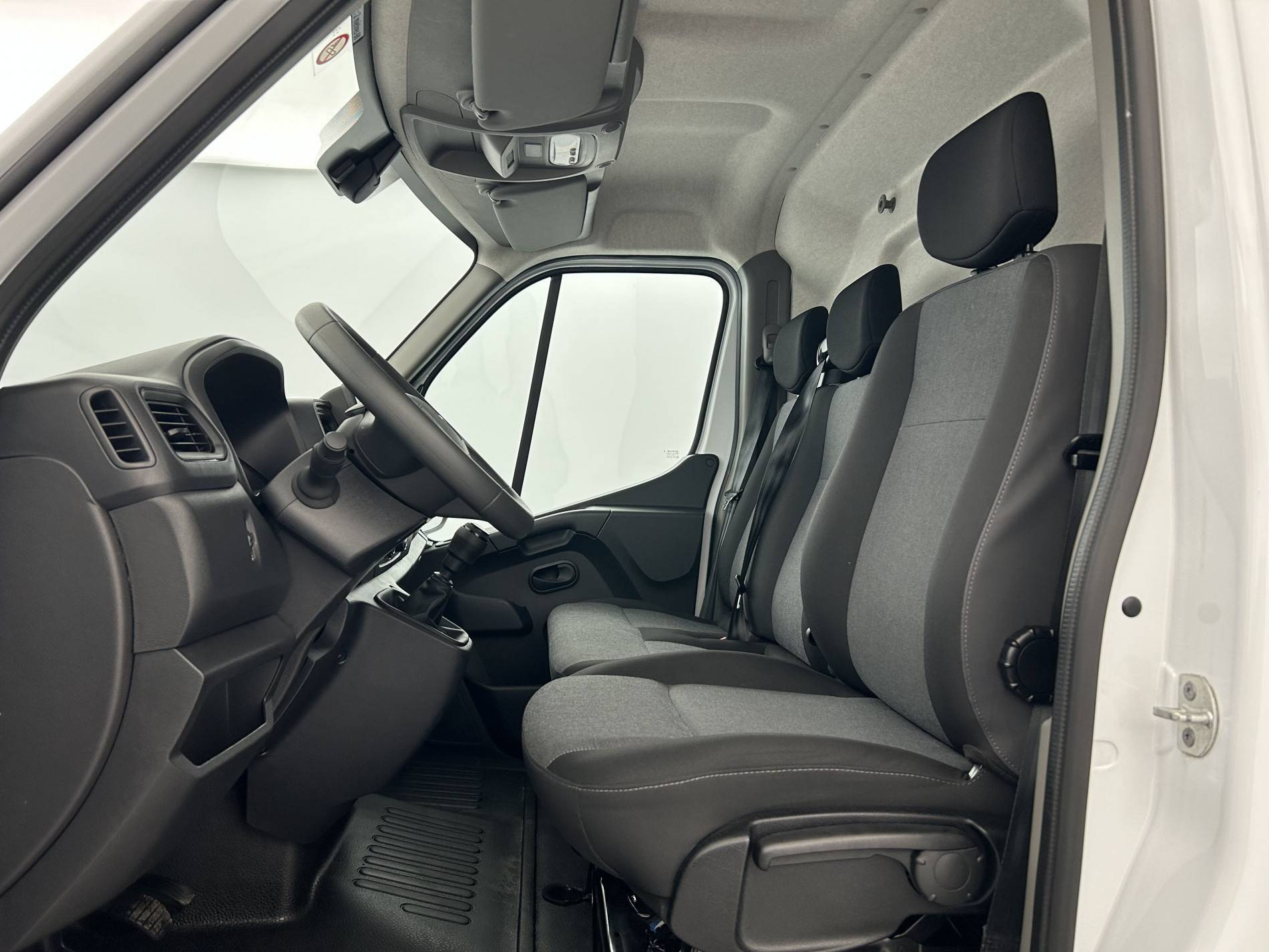Vente en ligne Renault Master Fourgon MASTER FGN TRAC F3500 L2H2 BLUE DCI 135 au prix de 25 990 €