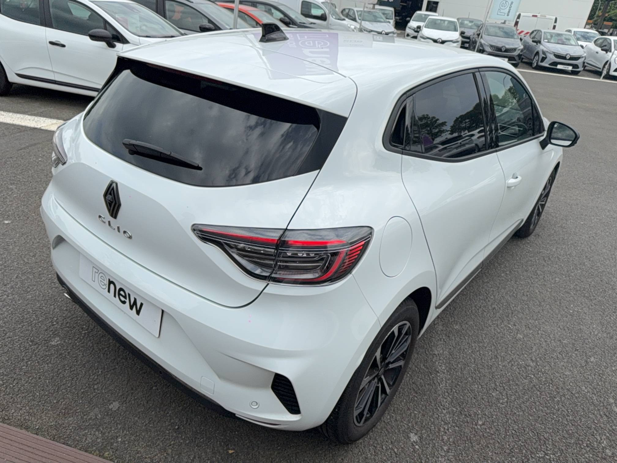 Vente en ligne Renault Clio 5 Clio TCe 90 au prix de 15 890 €