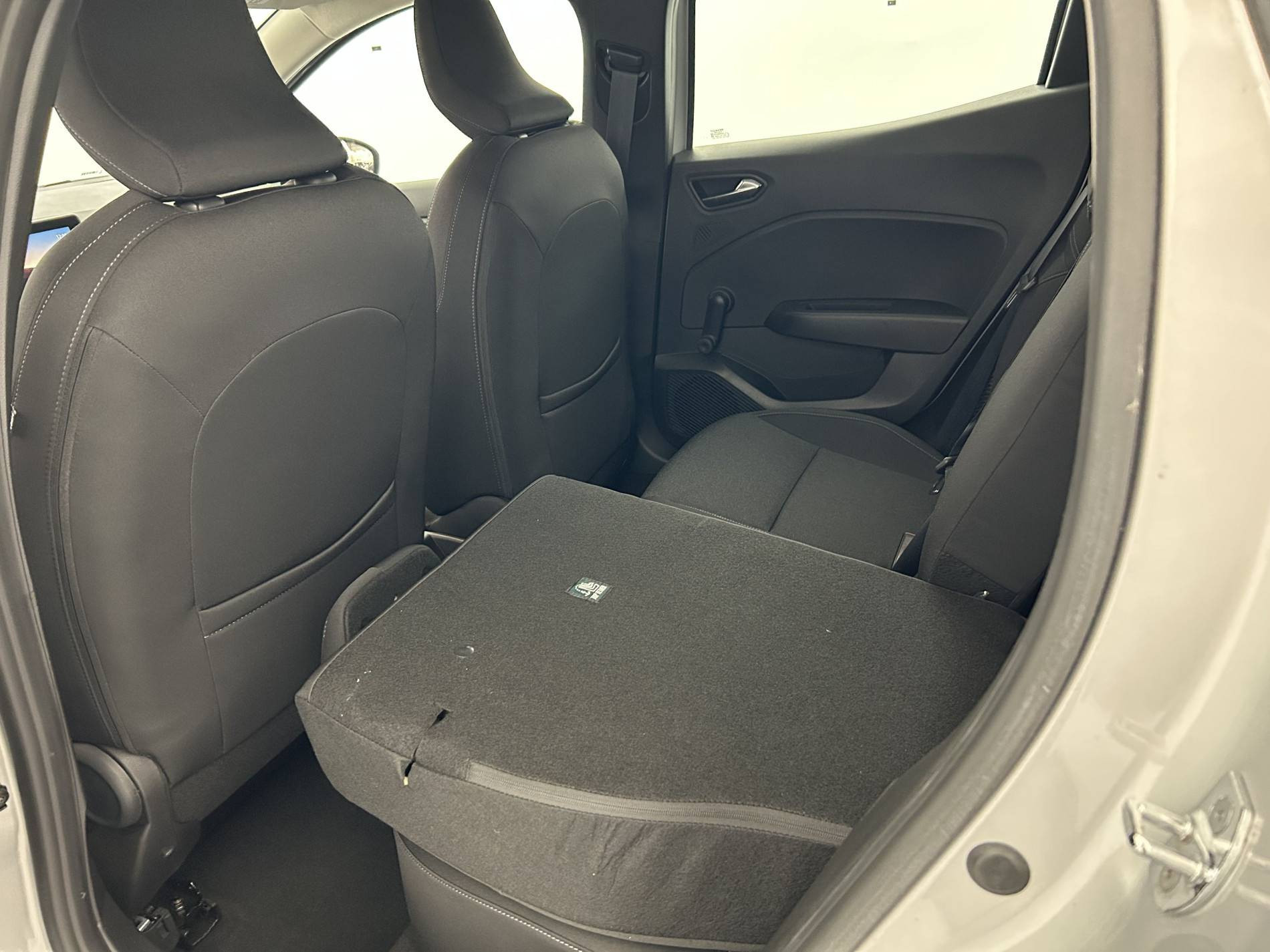 Vente en ligne Renault Clio 5 Clio E-Tech 140 - 21N au prix de 16 791 €