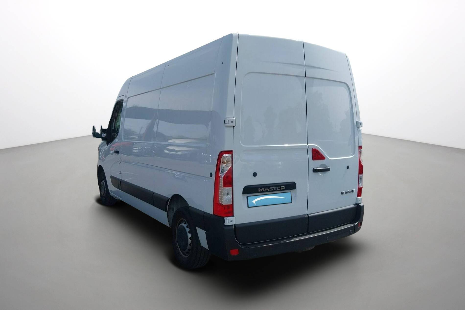 Vente en ligne Renault Master Fourgon MASTER FGN TRAC F3500 L2H2 BLUE DCI 135 au prix de 23 990 €