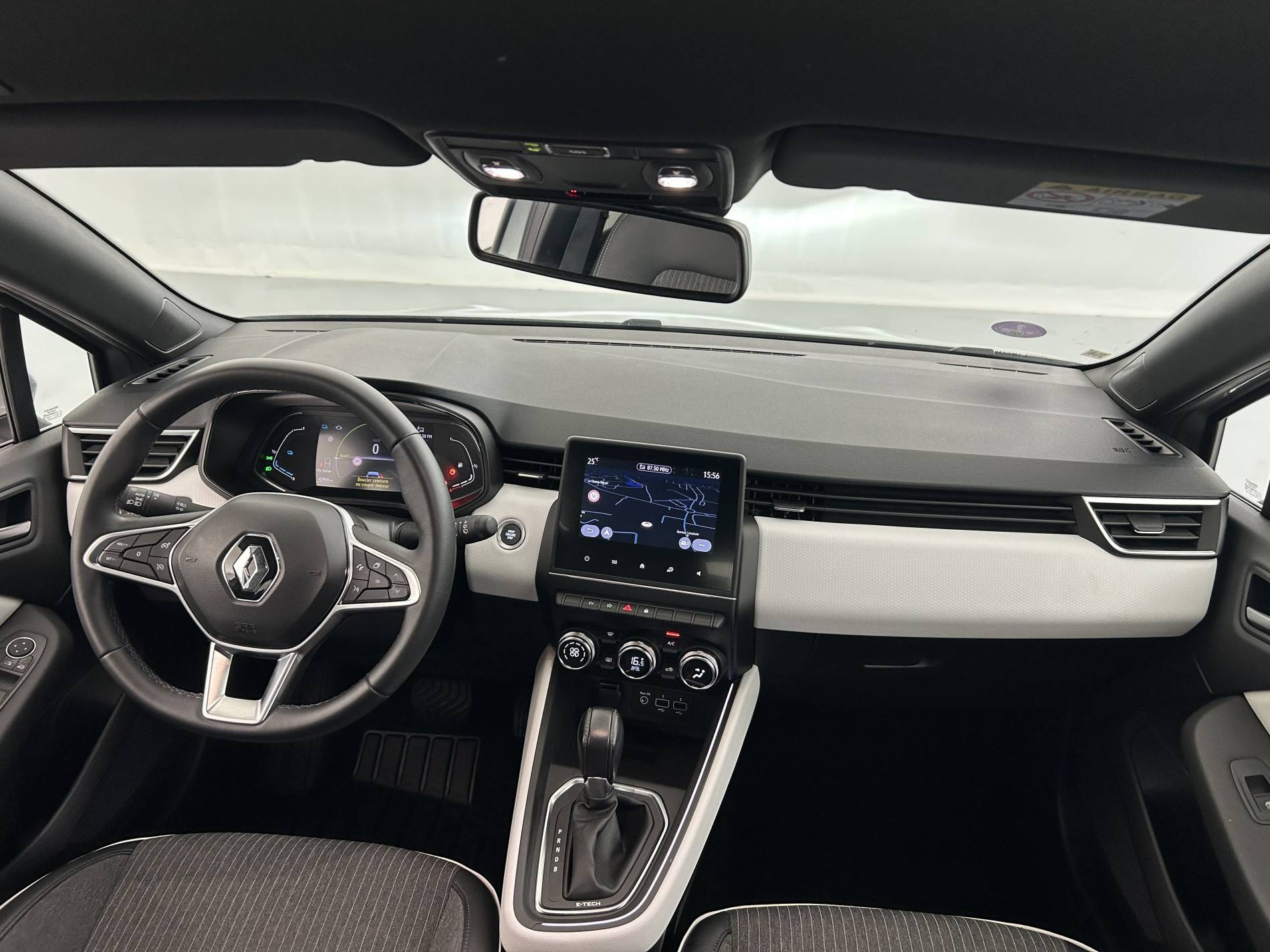 Vente en ligne Renault Clio 5 Clio E-Tech 140 - 21N au prix de 16 890 €