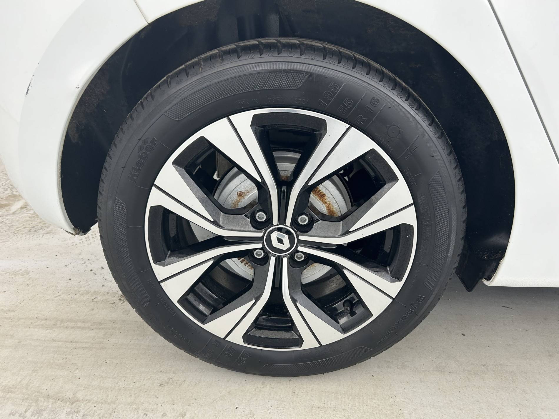 Vente en ligne Renault Clio 5 Clio E-Tech full hybrid 145 au prix de 15 490 €
