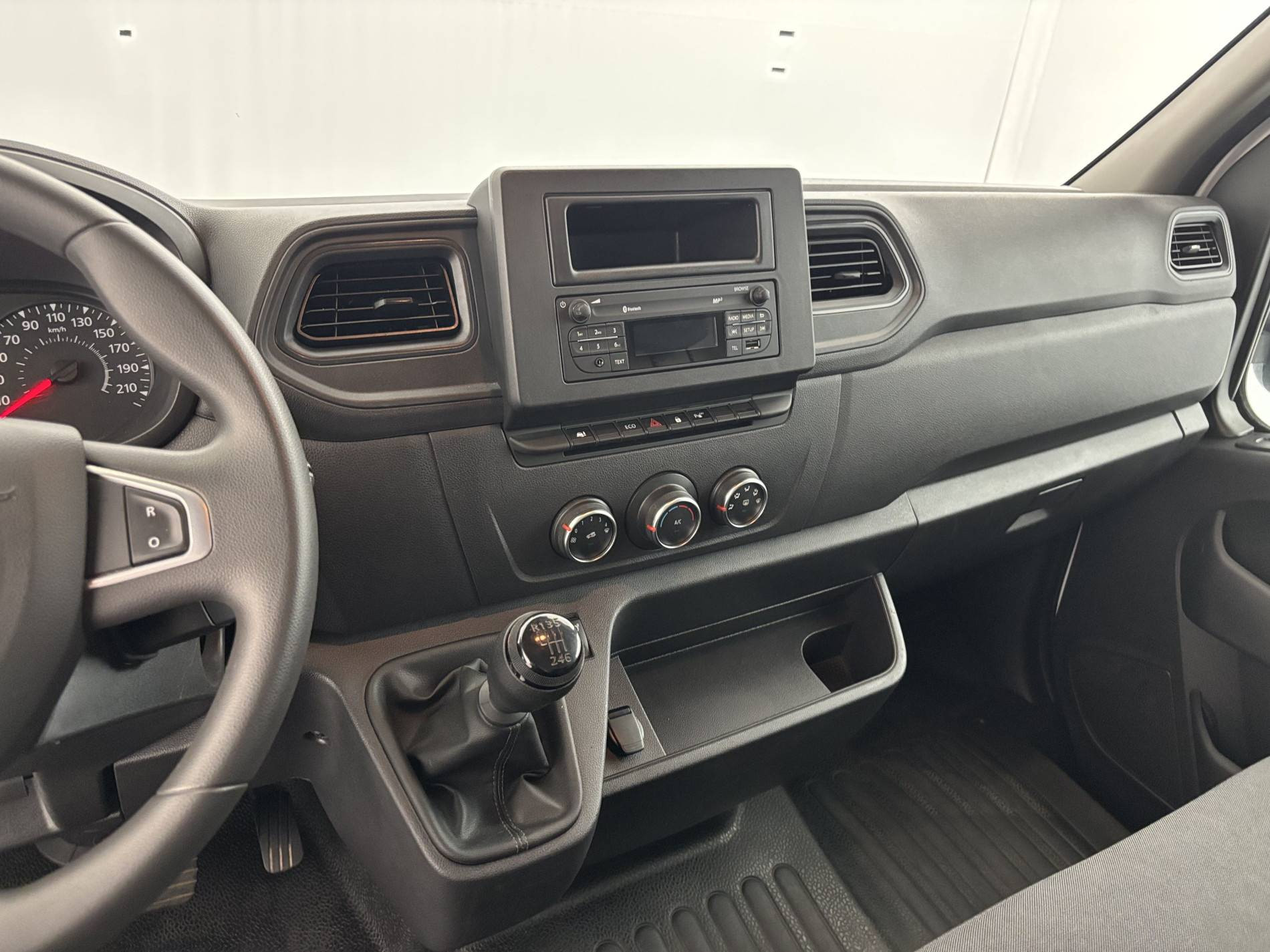 Vente en ligne Renault Master Fourgon MASTER FGN TRAC F3500 L2H2 BLUE DCI 135 au prix de 24 000 €