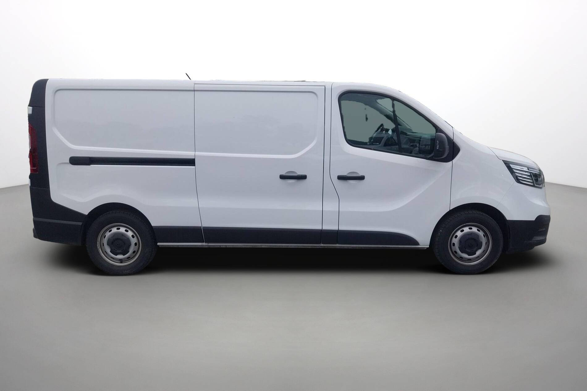 Vente en ligne Renault Trafic 3 Fourgon TRAFIC FGN L2H1 3000 KG BLUE DCI 130 au prix de 22 990 €