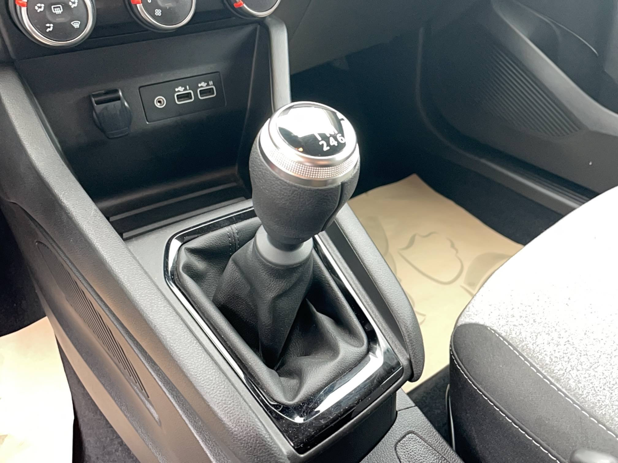 Vente en ligne Renault Clio 5 Clio TCe 90 au prix de 15 990 €