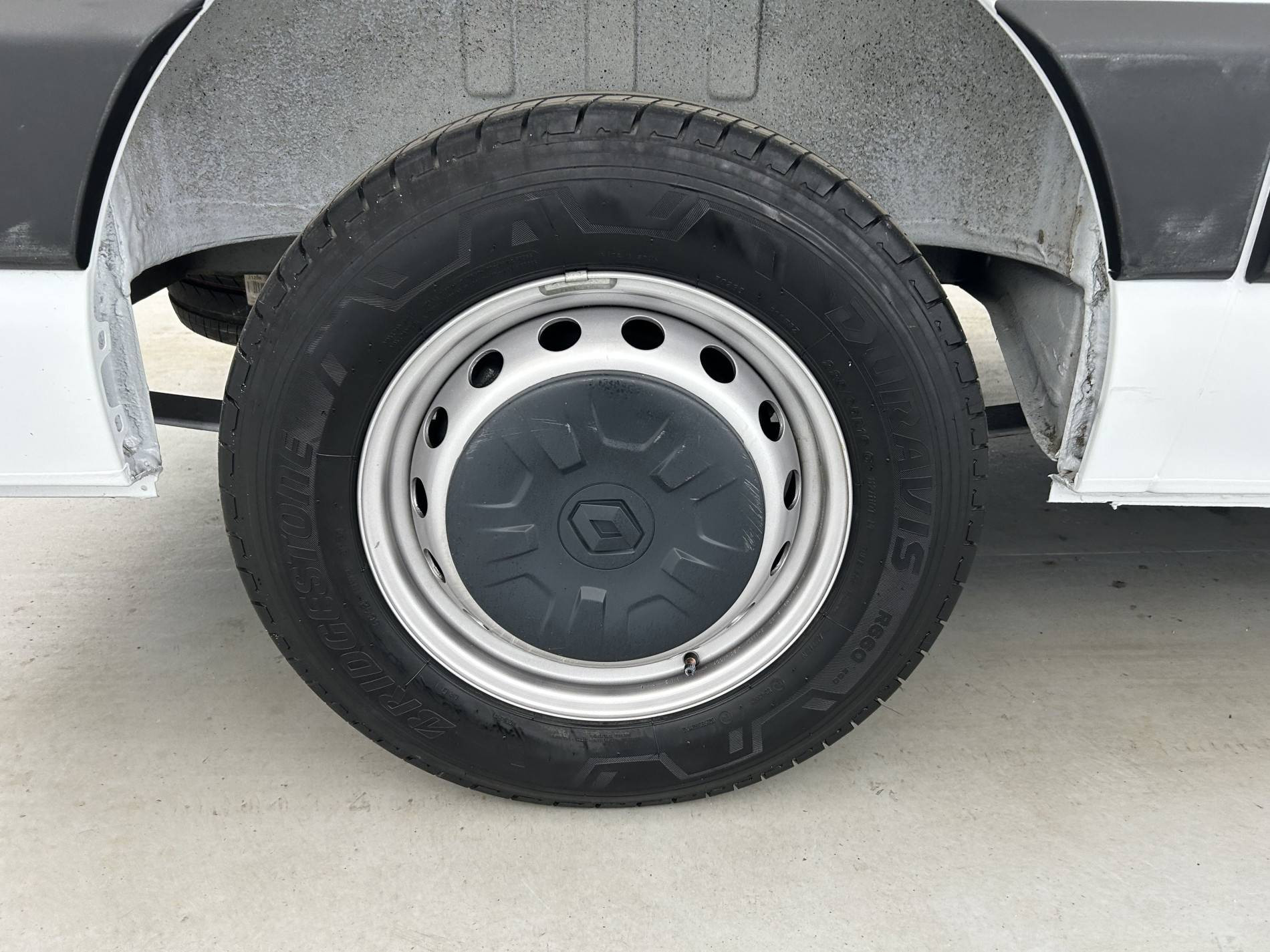 Vente en ligne Renault Master Fourgon MASTER FGN TRAC F3500 L3H3 BLUE DCI 135 au prix de 26 490 €