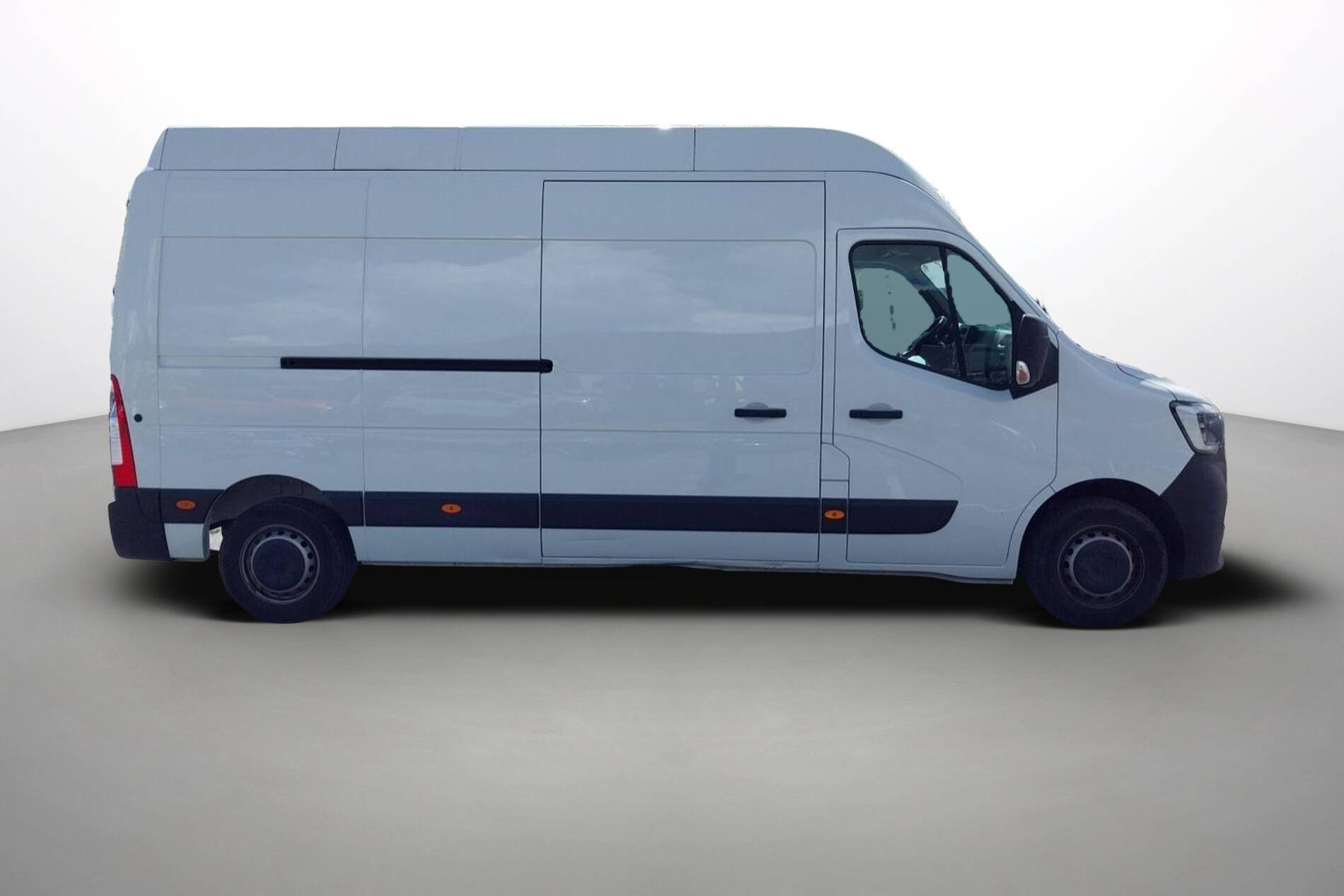 Vente en ligne Renault Master Fourgon MASTER FGN TRAC F3500 L3H3 BLUE DCI 135 au prix de 29 999 €