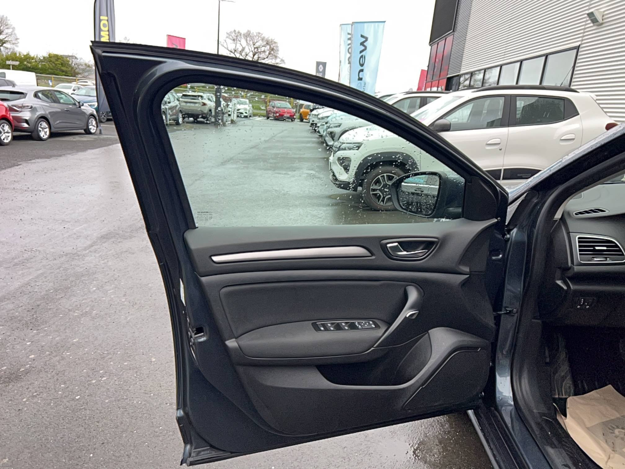 Vente en ligne Renault Megane 4  Blue dCi 115 EDC au prix de 14 590 €