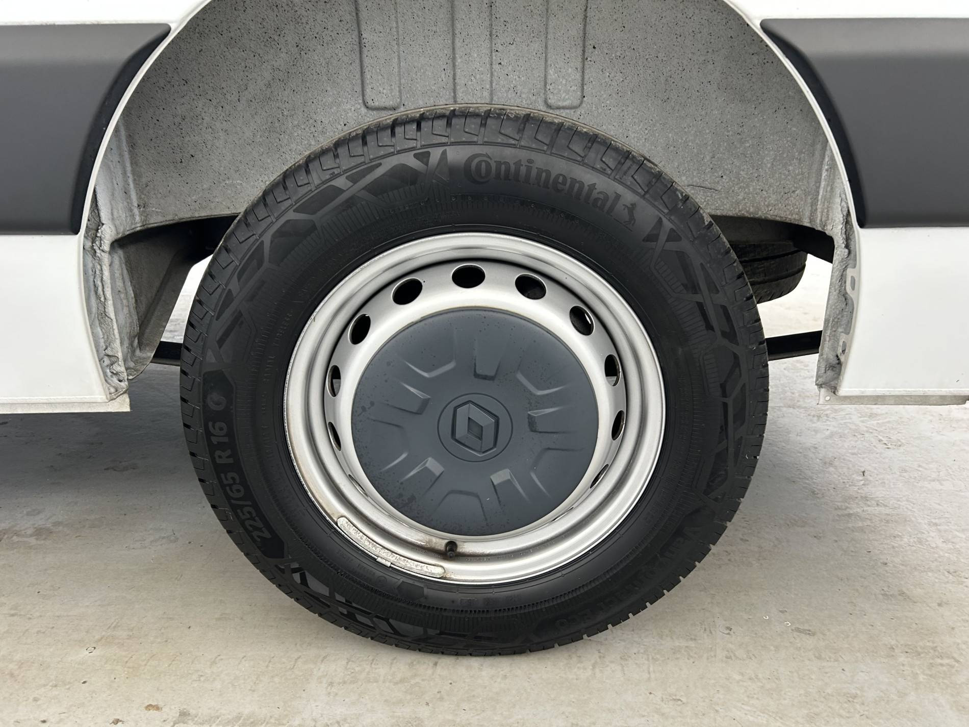 Vente en ligne Renault Master Fourgon MASTER FGN TRAC F3500 L2H2 BLUE DCI 135 au prix de 25 490 €