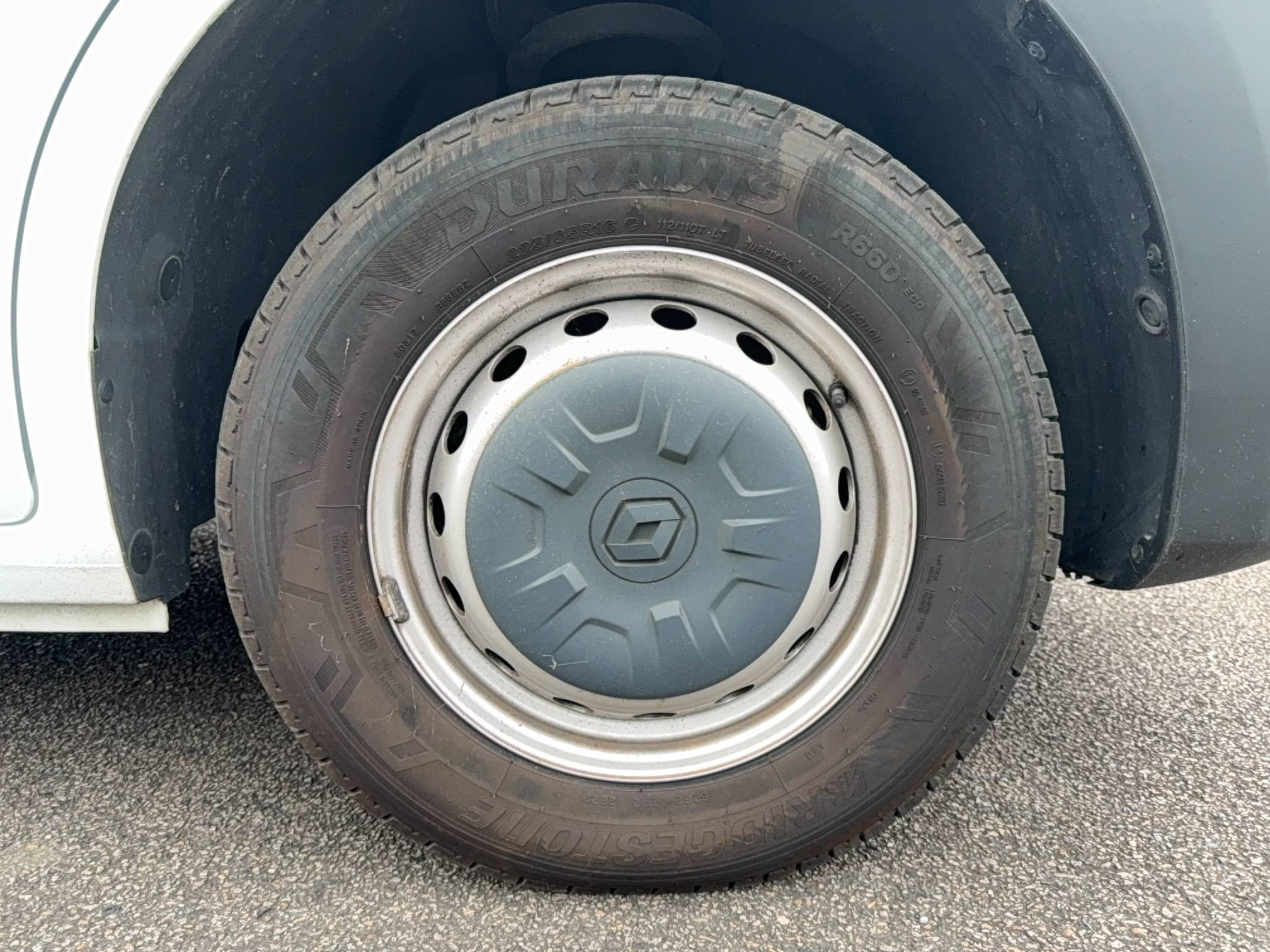 Vente en ligne Renault Master Fourgon MASTER FGN TRAC F3500 L2H2 BLUE DCI 135 au prix de 25 490 €