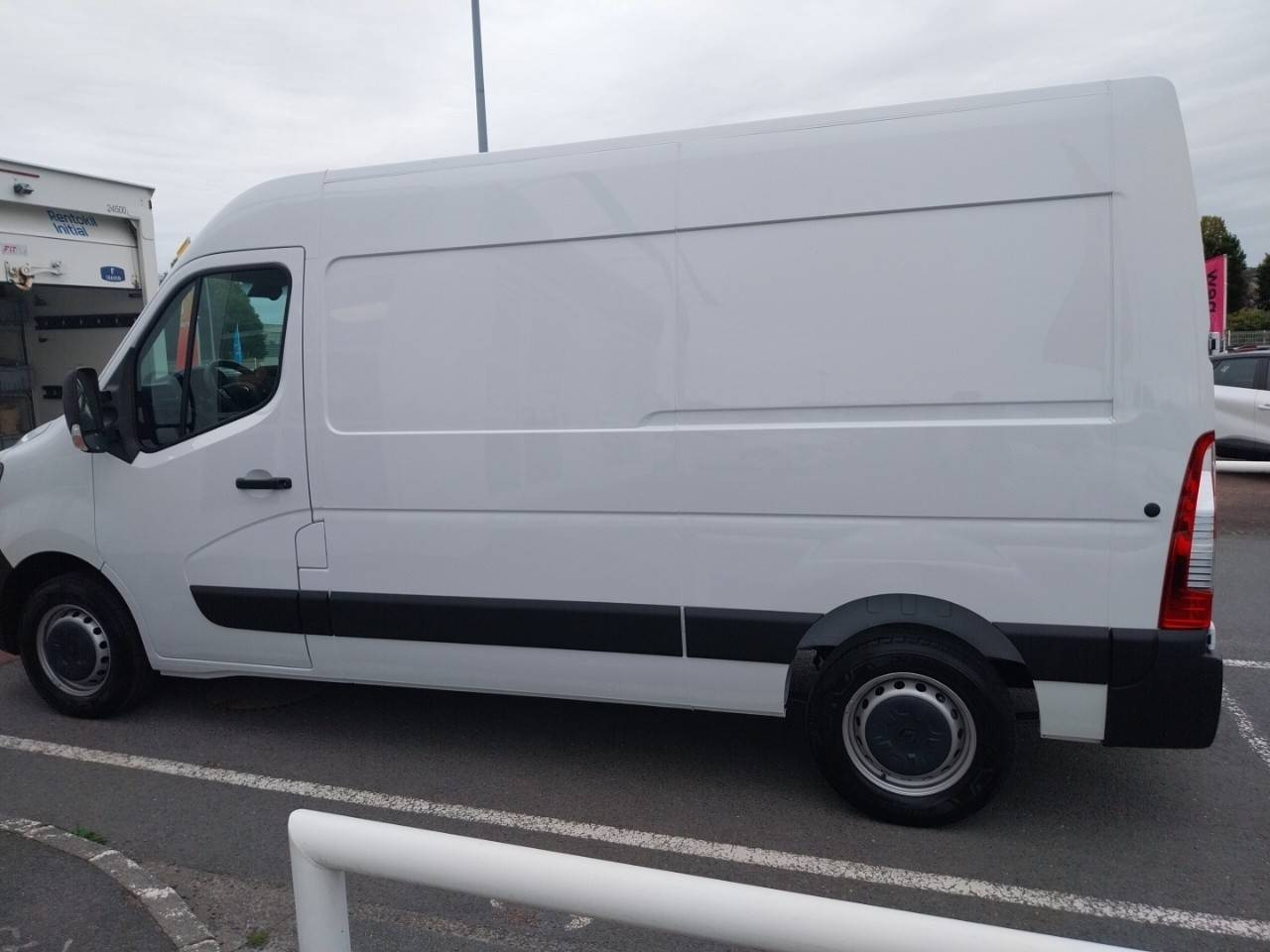 Vente en ligne Renault Master Fourgon MASTER FGN TRAC F3300 L2H2 BLUE DCI 135 au prix de 24 490 €