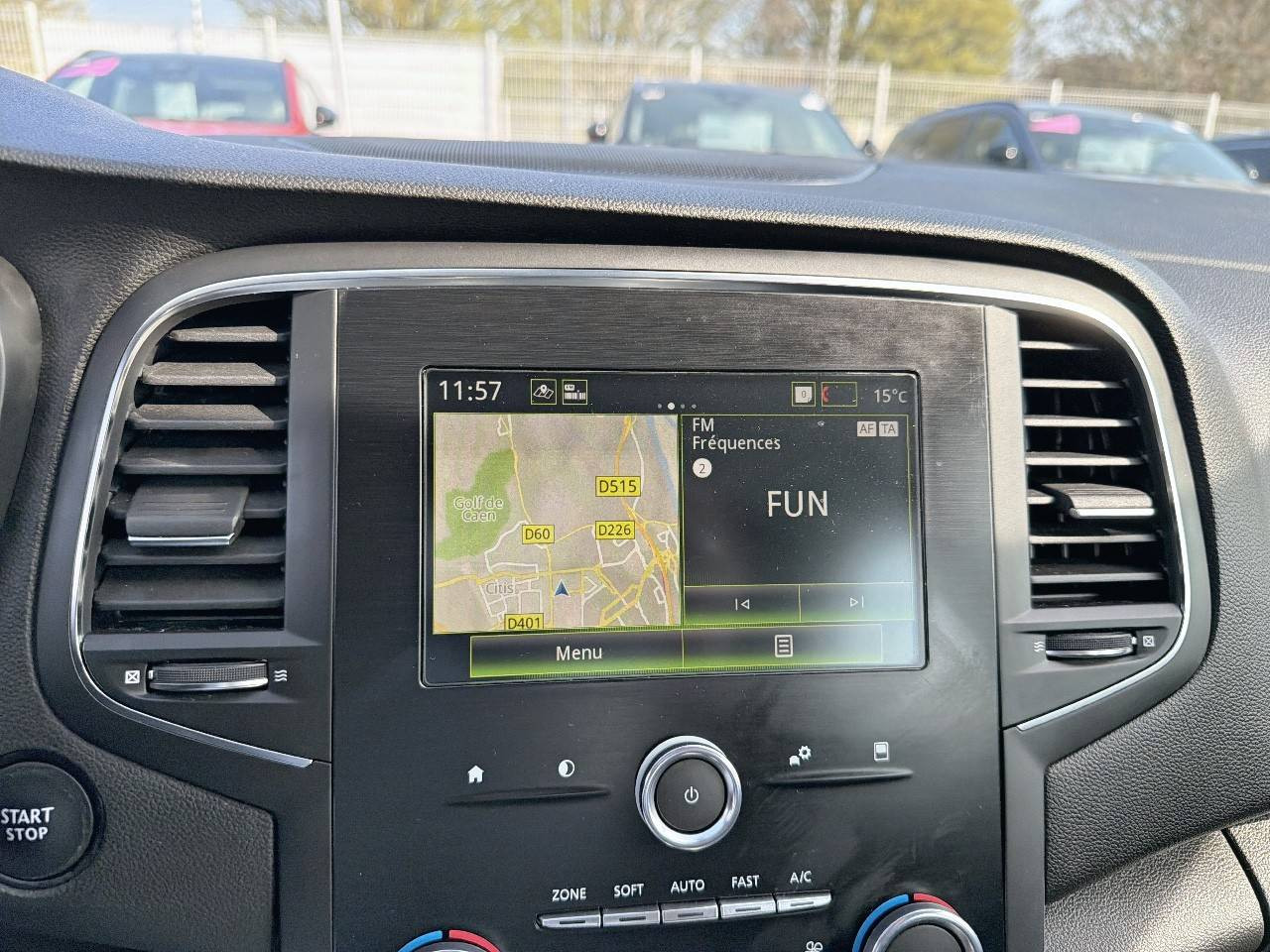 Vente en ligne Renault Megane 4 Mégane IV Berline Blue dCi 95 au prix de 14 990 €