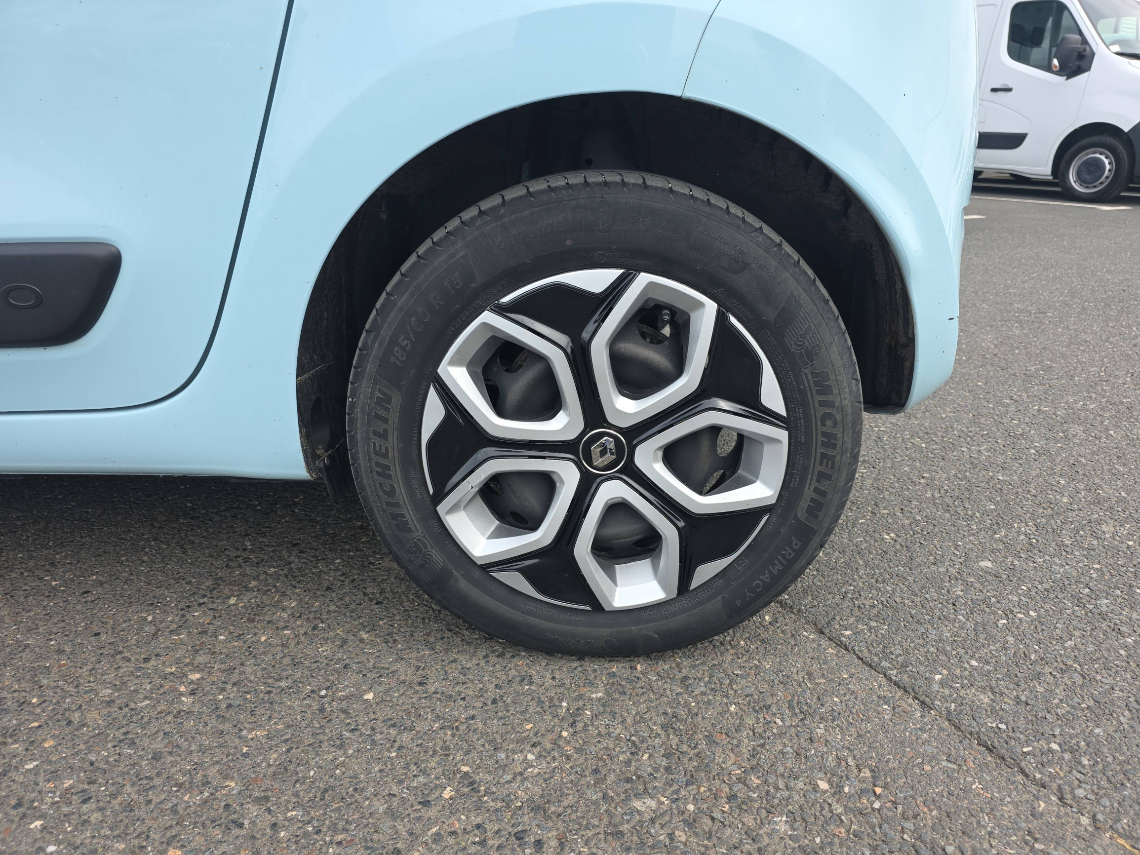 Vente en ligne Renault Twingo Electrique Twingo III E-Tech au prix de 11 990 €