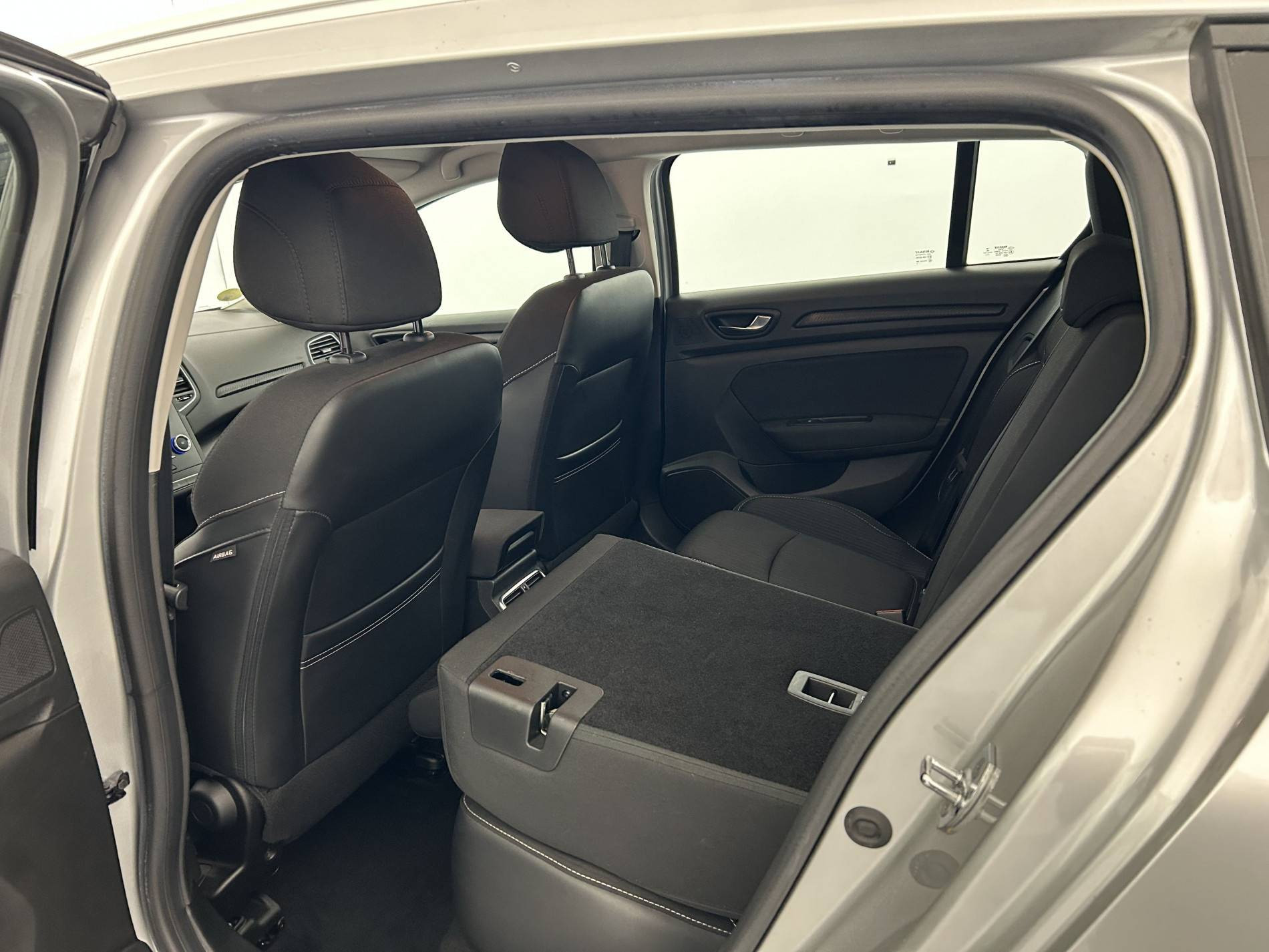 Vente en ligne Renault Megane 4 Estate Mégane IV Estate Blue dCi 115 EDC au prix de 12 090 €