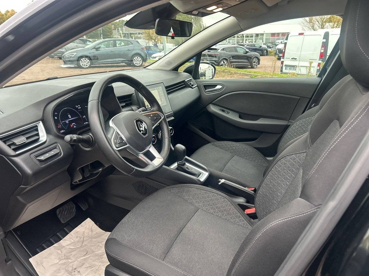 Vente en ligne Renault Clio 5 Clio E-Tech 140 - 21N au prix de 14 990 €