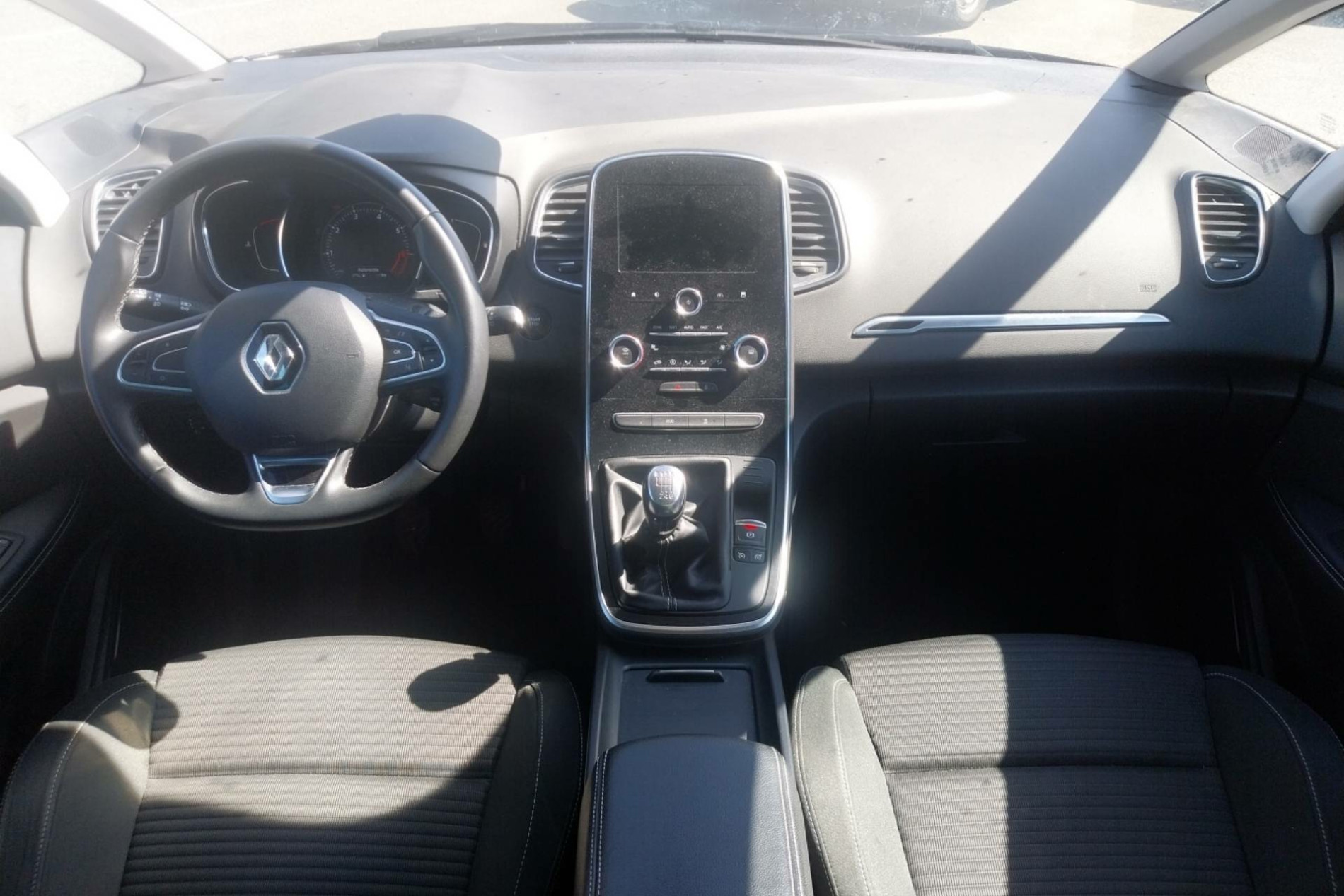 Vente en ligne Renault Scenic 4 Scenic TCe 115 FAP - 21 au prix de 14 790 €