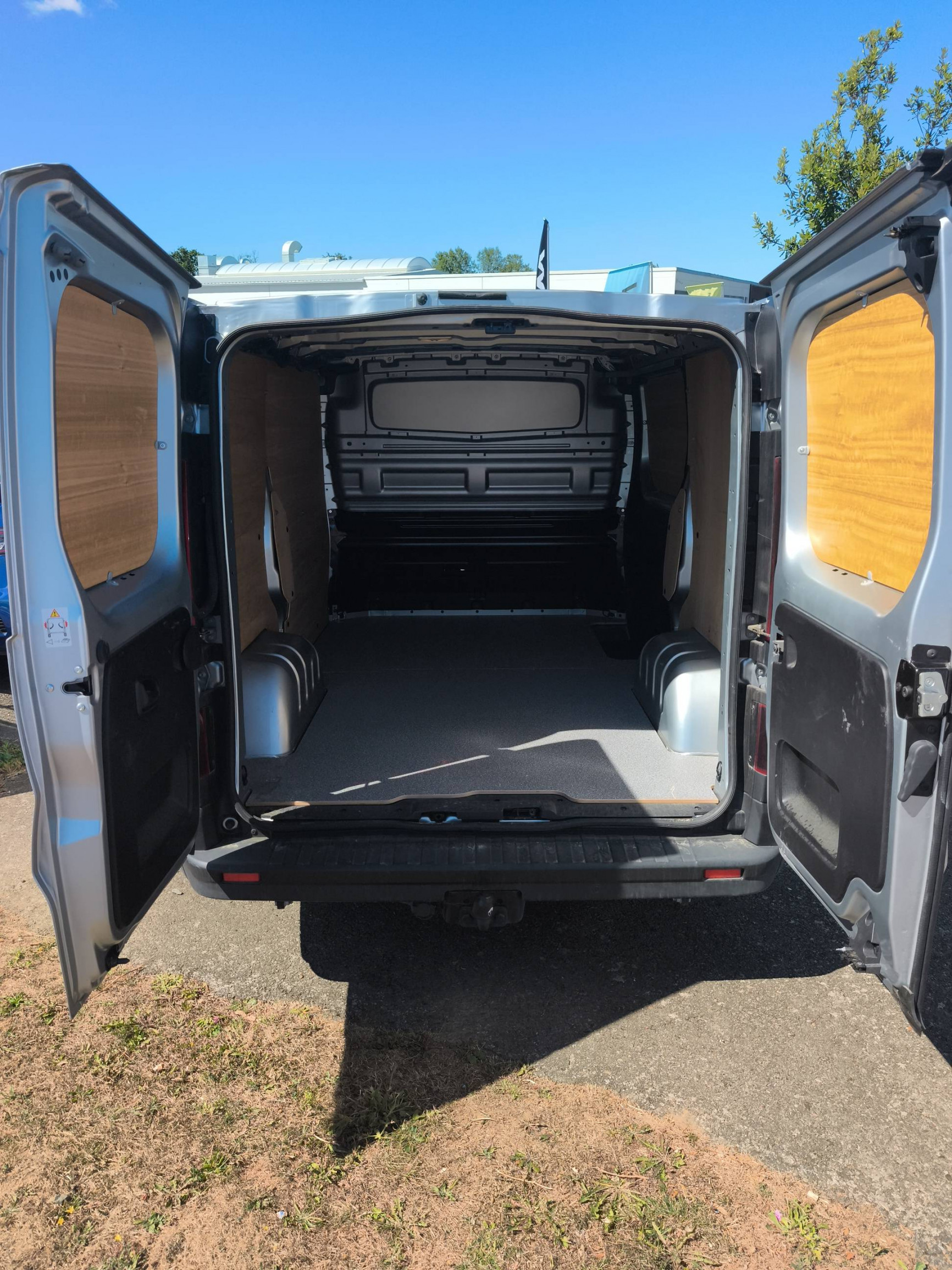 Vente en ligne Renault Trafic 3 Fourgon TRAFIC FG BLUE DCI 170 L1H1 2T8 AUTO au prix de 34 490 €