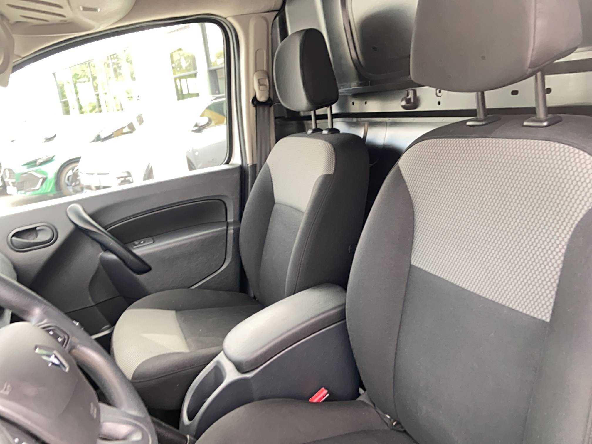 Vente en ligne Renault Kangoo Express  GRAND VOLUME BLUE DCI 115 au prix de 12 000 €