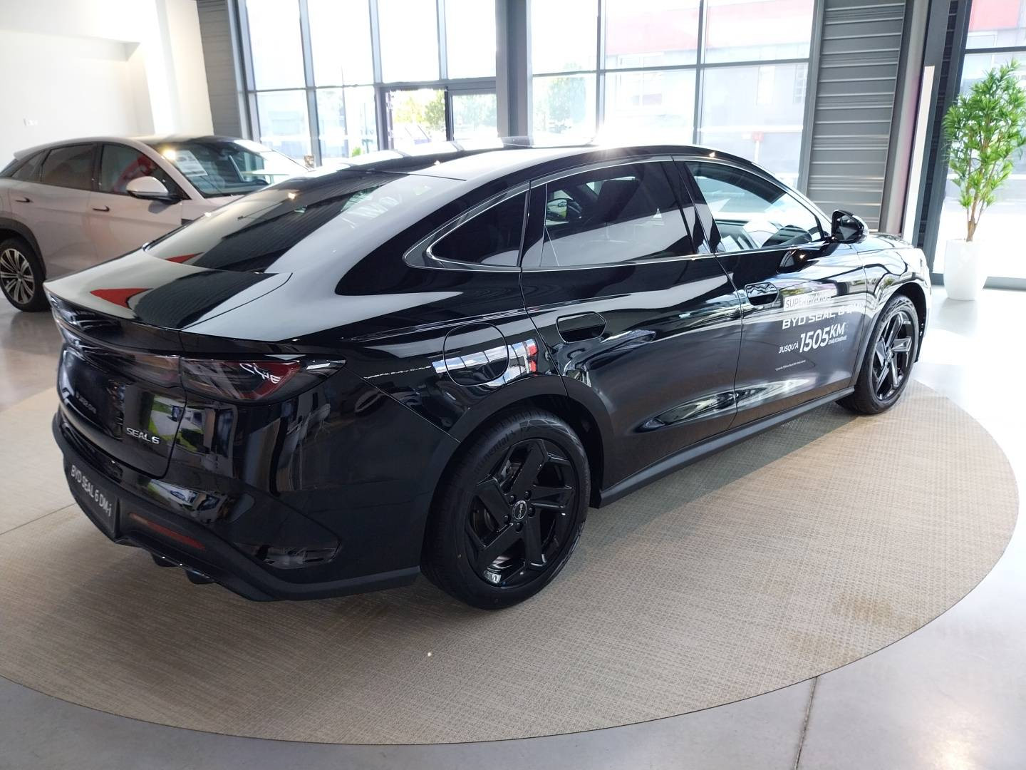 Vente en ligne Byd Seal 6 DM-i  1.5l DM-i 156 kW PHEV au prix de 33 890 €