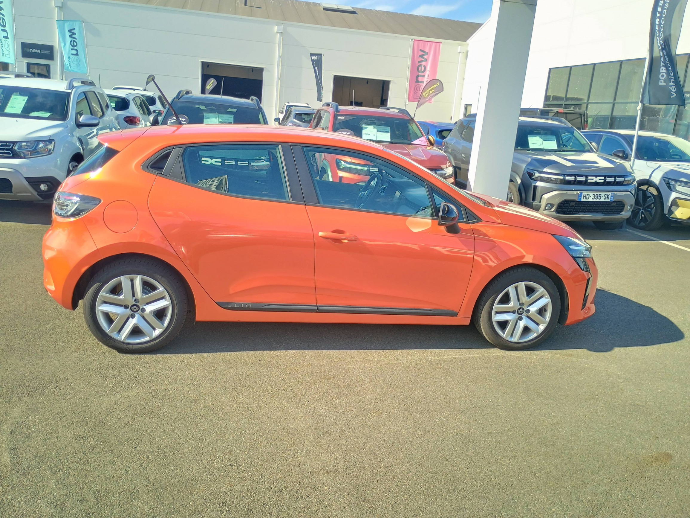 Vente en ligne Renault Clio 5 Clio E-Tech full hybrid 145 au prix de 16 300 €