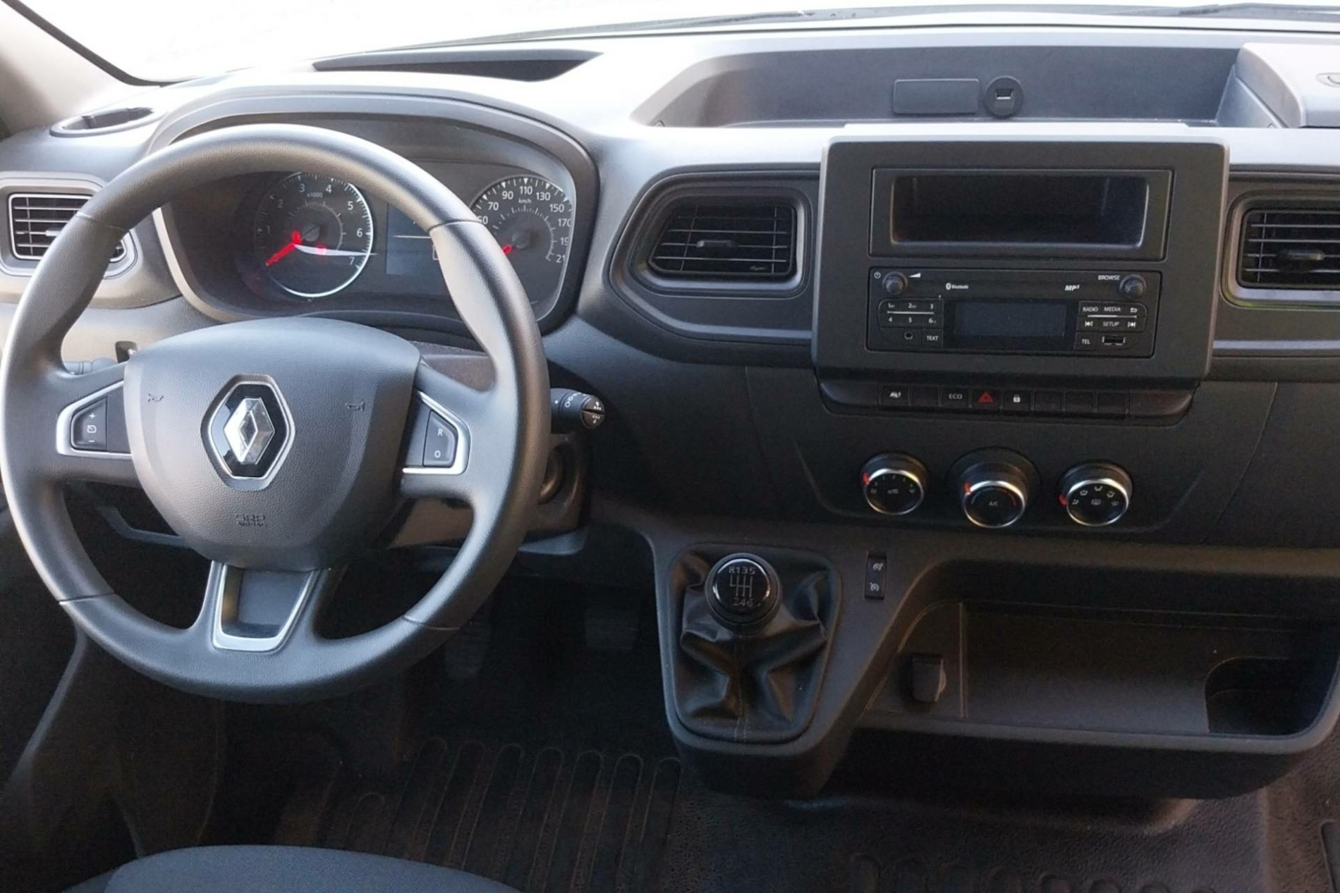 Vente en ligne Renault Master Fourgon MASTER FGN TRAC F3500 L2H2 BLUE DCI 135 au prix de 23 890 €
