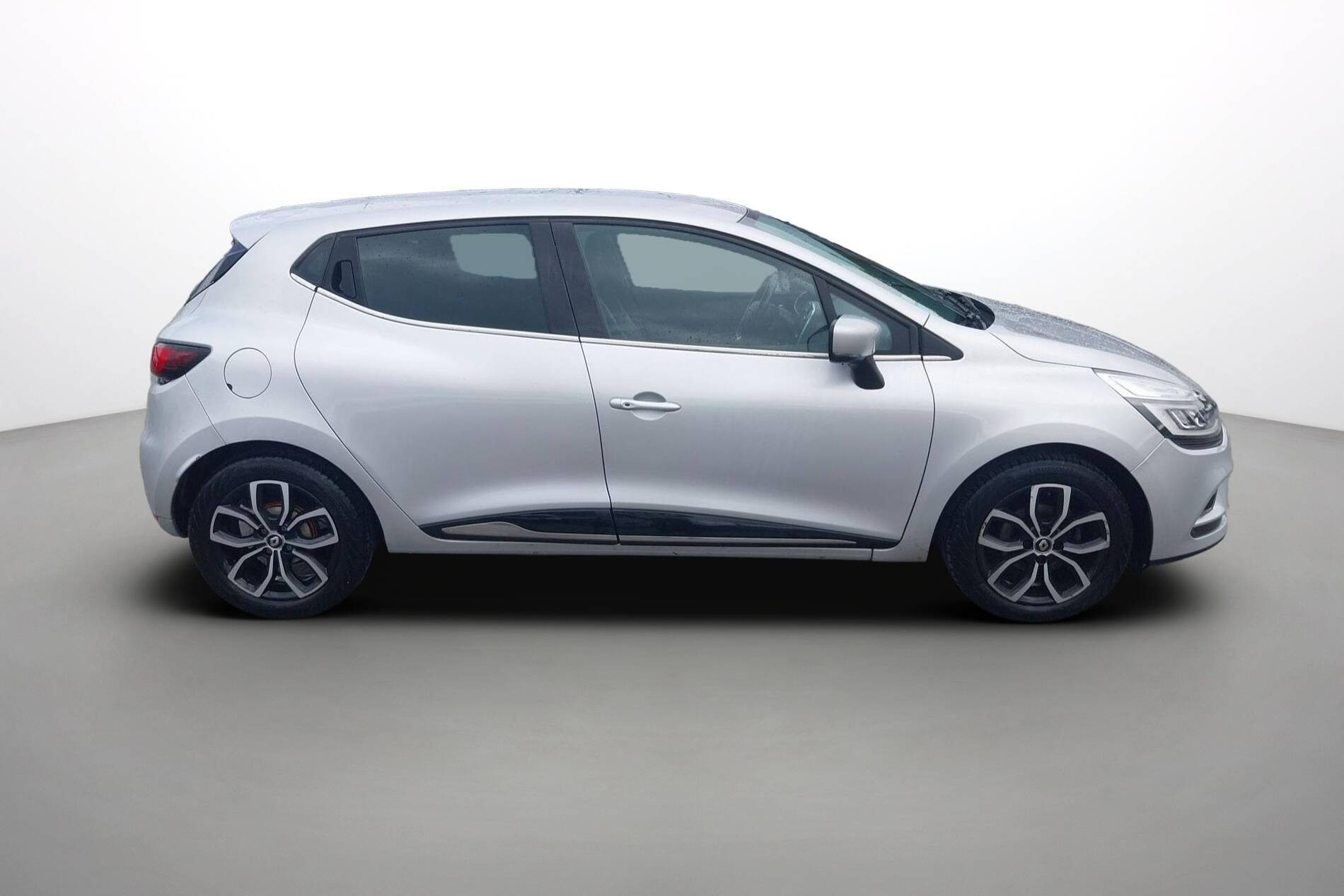 Vente en ligne Renault Clio 4 Clio dCi 90 E6C au prix de 12 990 €