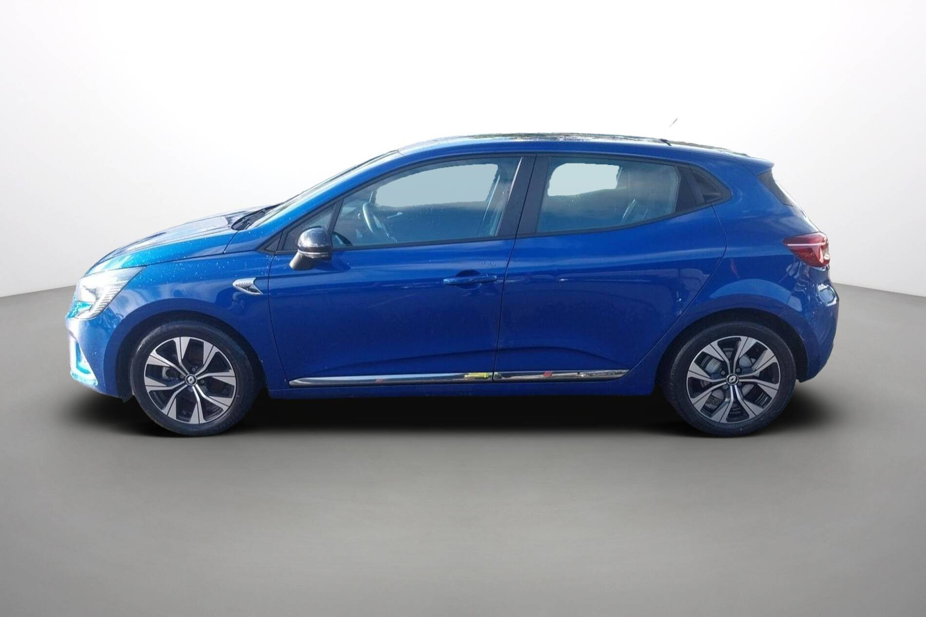 Vente en ligne Renault Clio 5 Clio E-Tech 140 - 21N au prix de 16 490 €