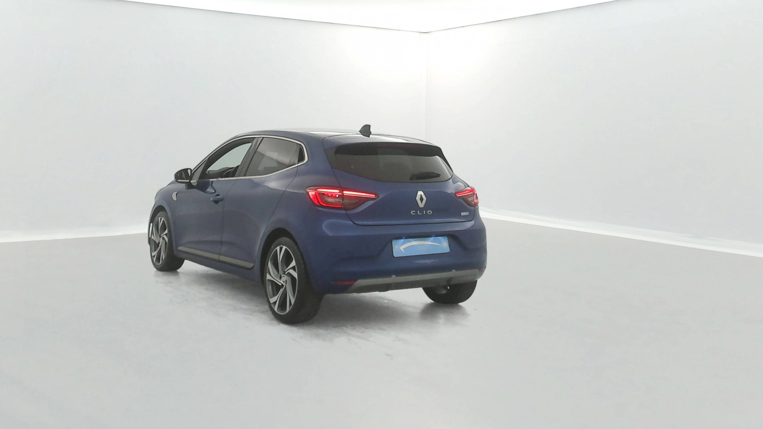 Vente en ligne Renault Clio 5 Clio E-Tech 140 - 21N au prix de 17 790 €