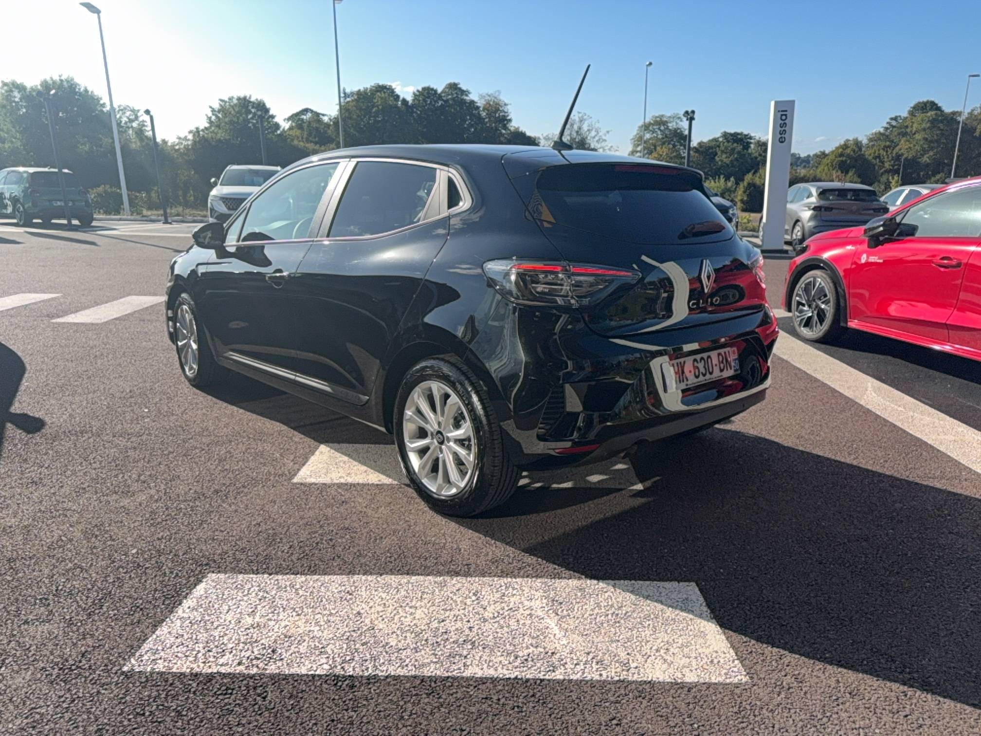 Vente en ligne Renault Clio 5 Clio Eco-G 100 ch au prix de 17 490 €