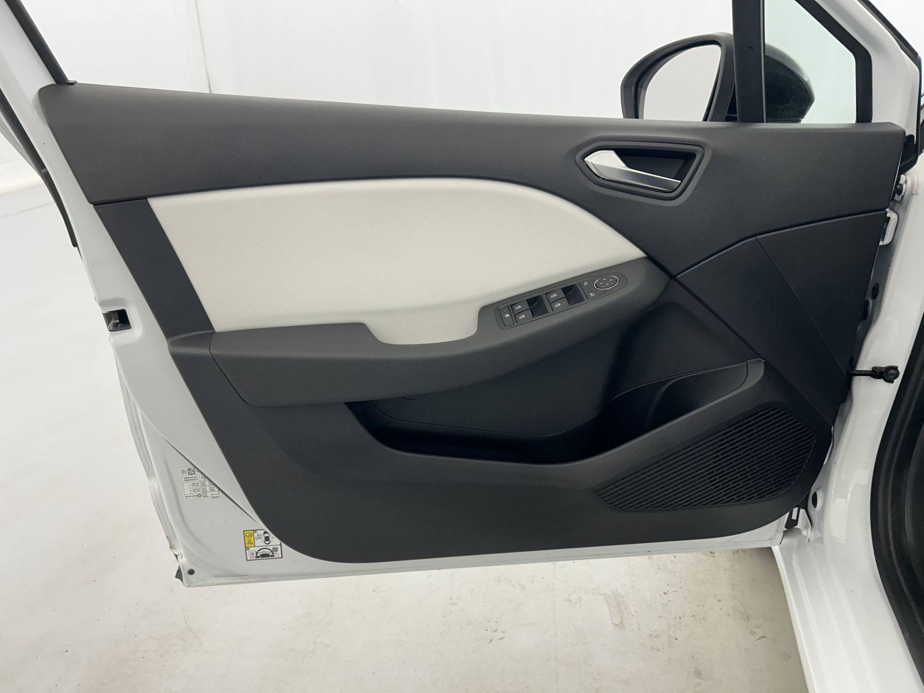 Vente en ligne Renault Clio 5 Clio E-Tech hybride 145 au prix de 17 970 €