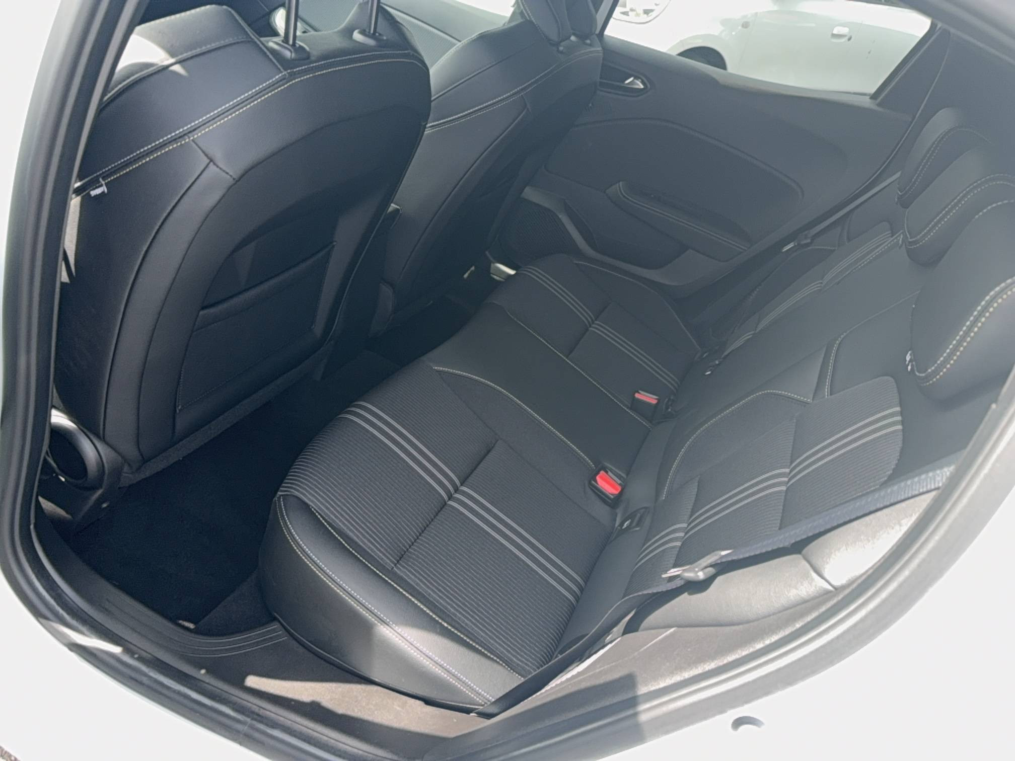 Vente en ligne Renault Clio 5 Clio E-Tech full hybrid 145 au prix de 18 990 €