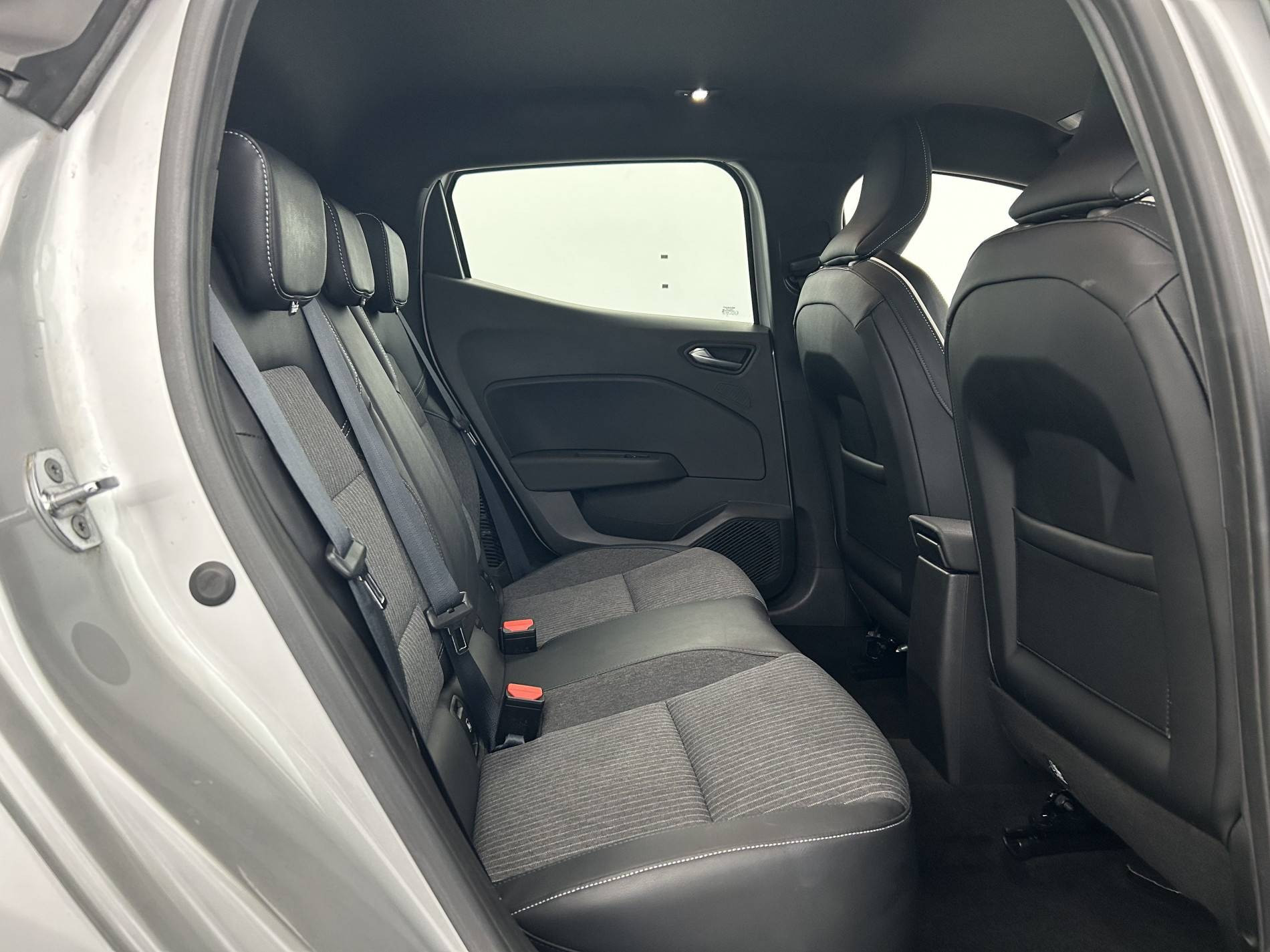 Vente en ligne Renault Clio 5 Clio E-Tech 140 - 21N au prix de 16 990 €