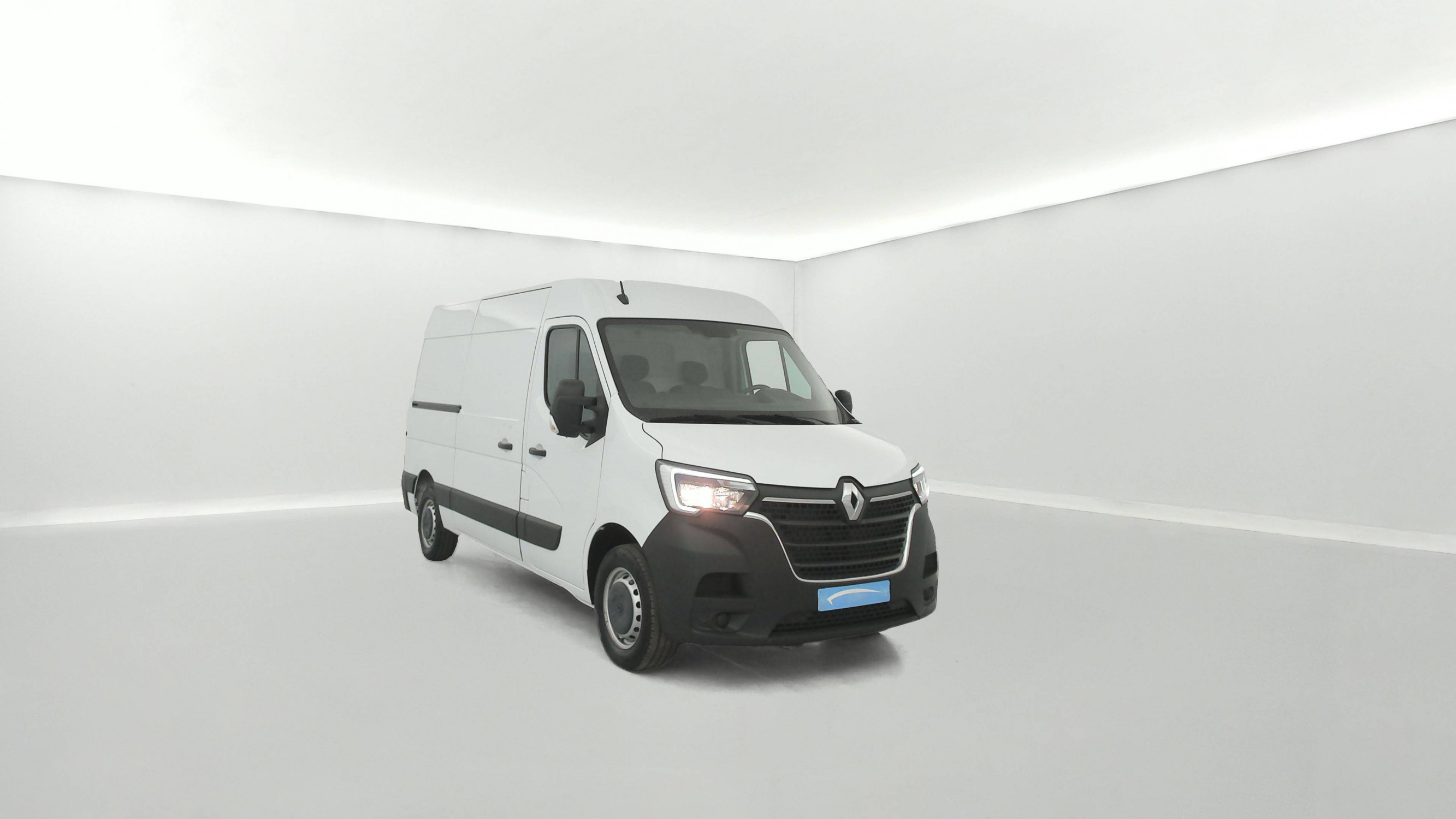 Vente en ligne Renault Master Fourgon MASTER FGN TRAC F3500 L2H2 BLUE DCI 135 au prix de 24 990 €