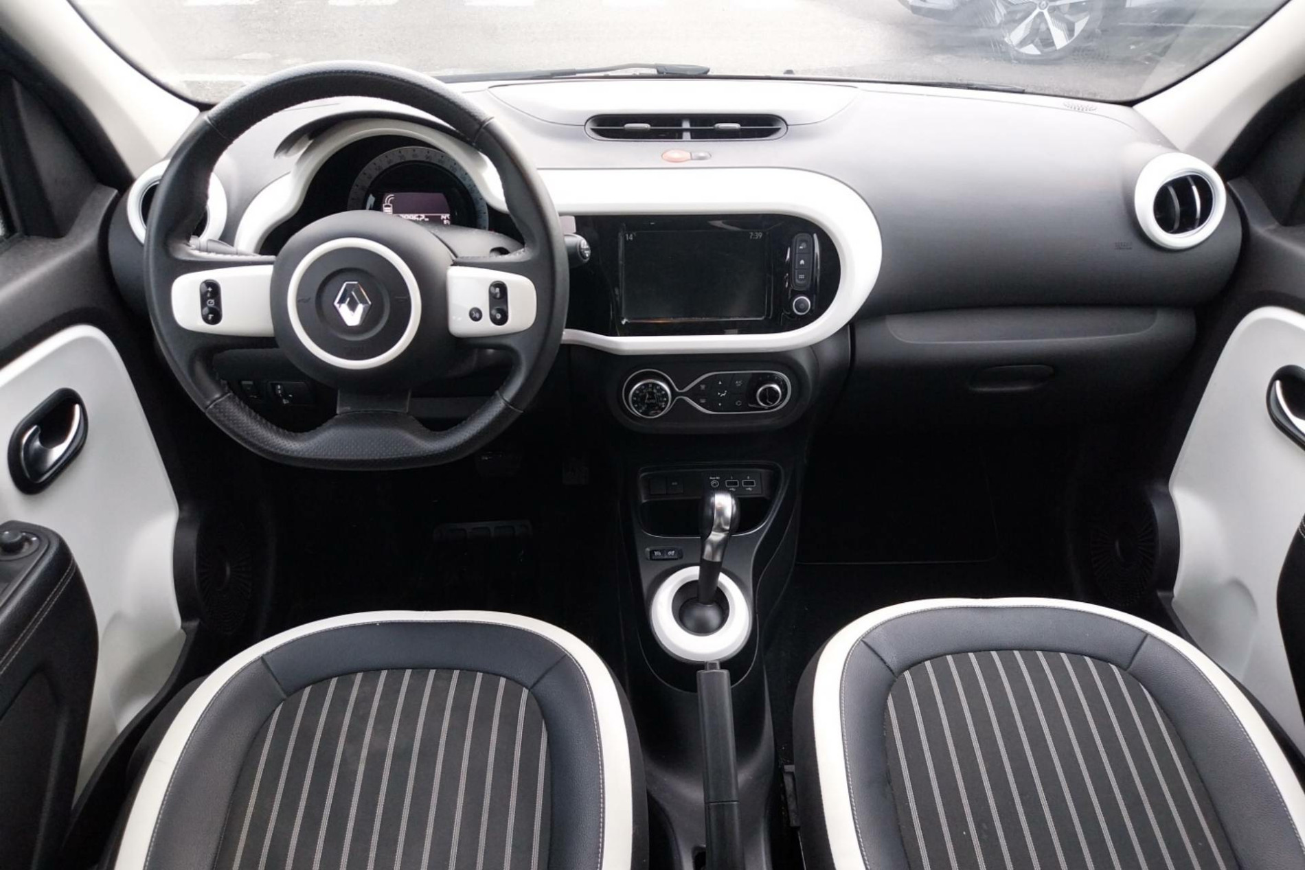 Vente en ligne Renault Twingo Electrique Twingo III E-Tech au prix de 11 800 €