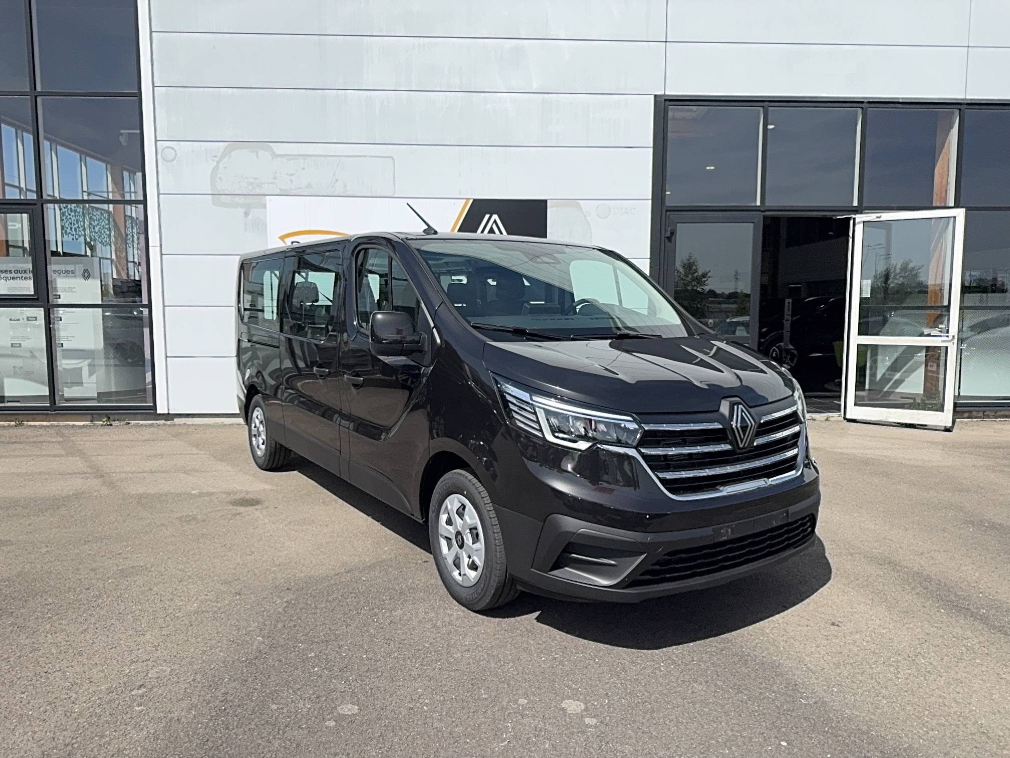 Vente en ligne Renault Trafic 3 Fourgon TRAFIC FG BLUE DCI 150 L2H2 3T GSR2 au prix de 30 990 €
