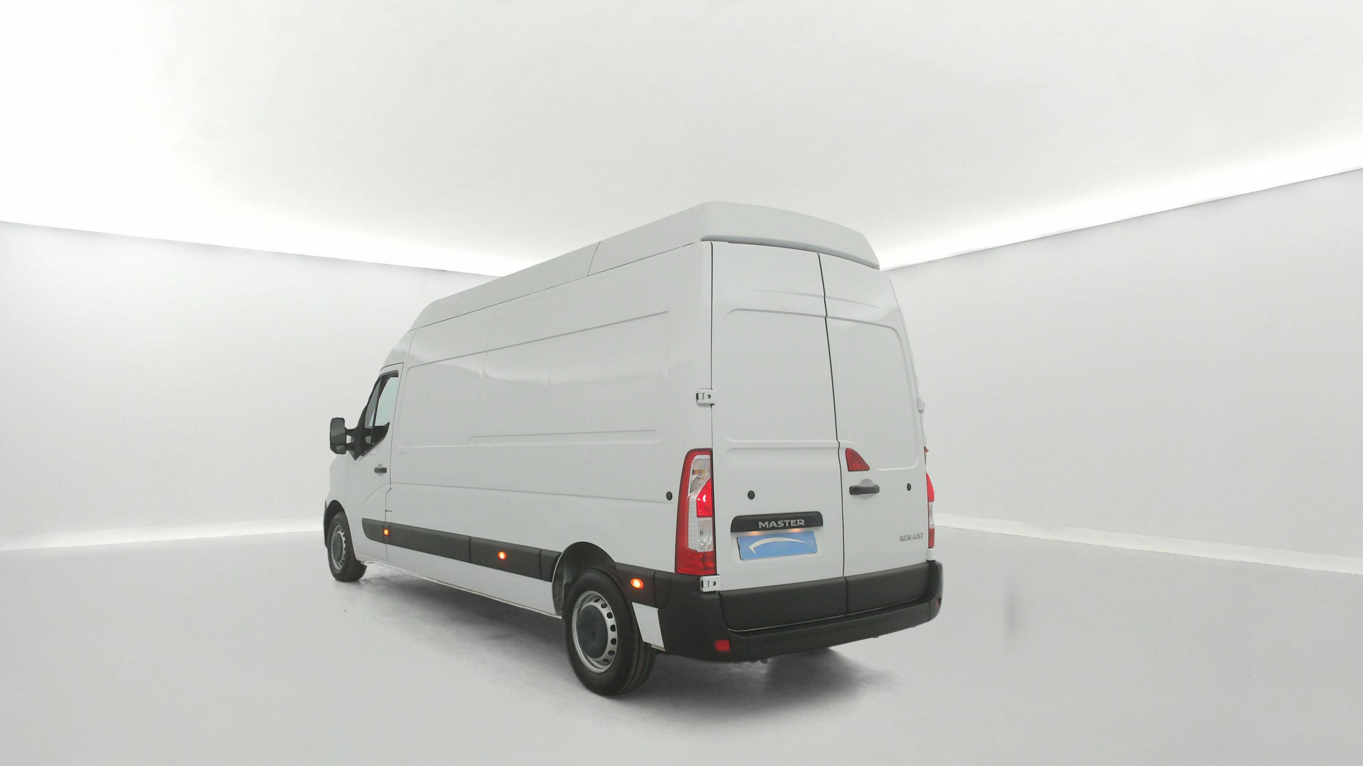 Vente en ligne Renault Master Fourgon MASTER FGN TRAC F3500 L3H3 BLUE DCI 135 au prix de 28 990 €