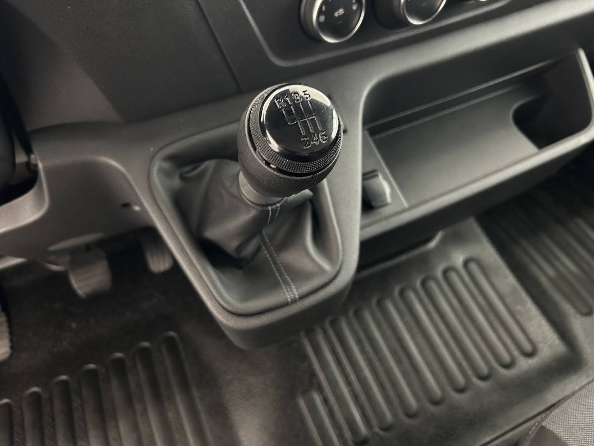 Vente en ligne Renault Master Fourgon MASTER FGN TRAC F3500 L2H2 BLUE DCI 135 au prix de 27 990 €