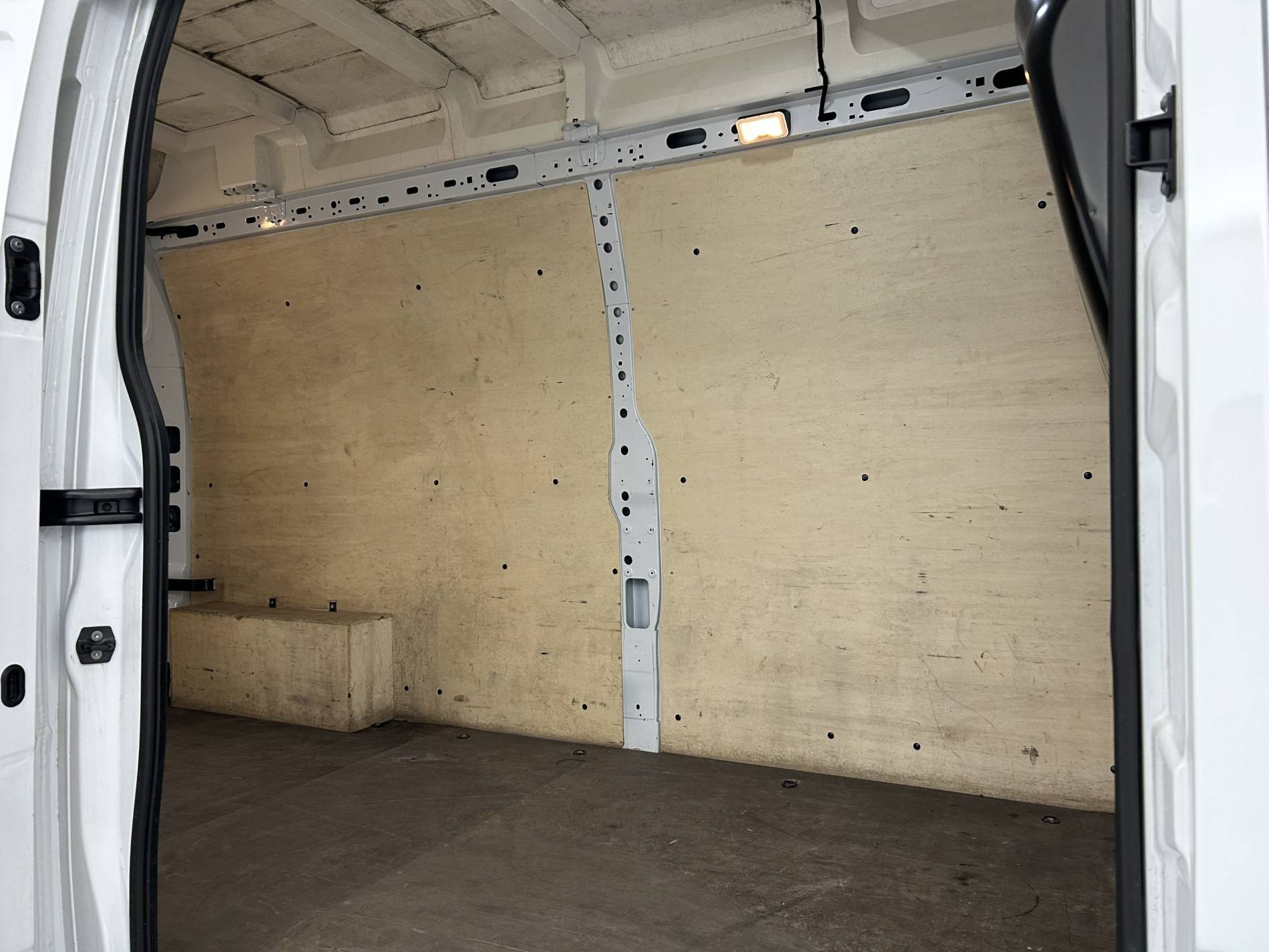Vente en ligne Renault Master Fourgon MASTER FGN TRAC F3500 L3H3 BLUE DCI 135 au prix de 26 490 €