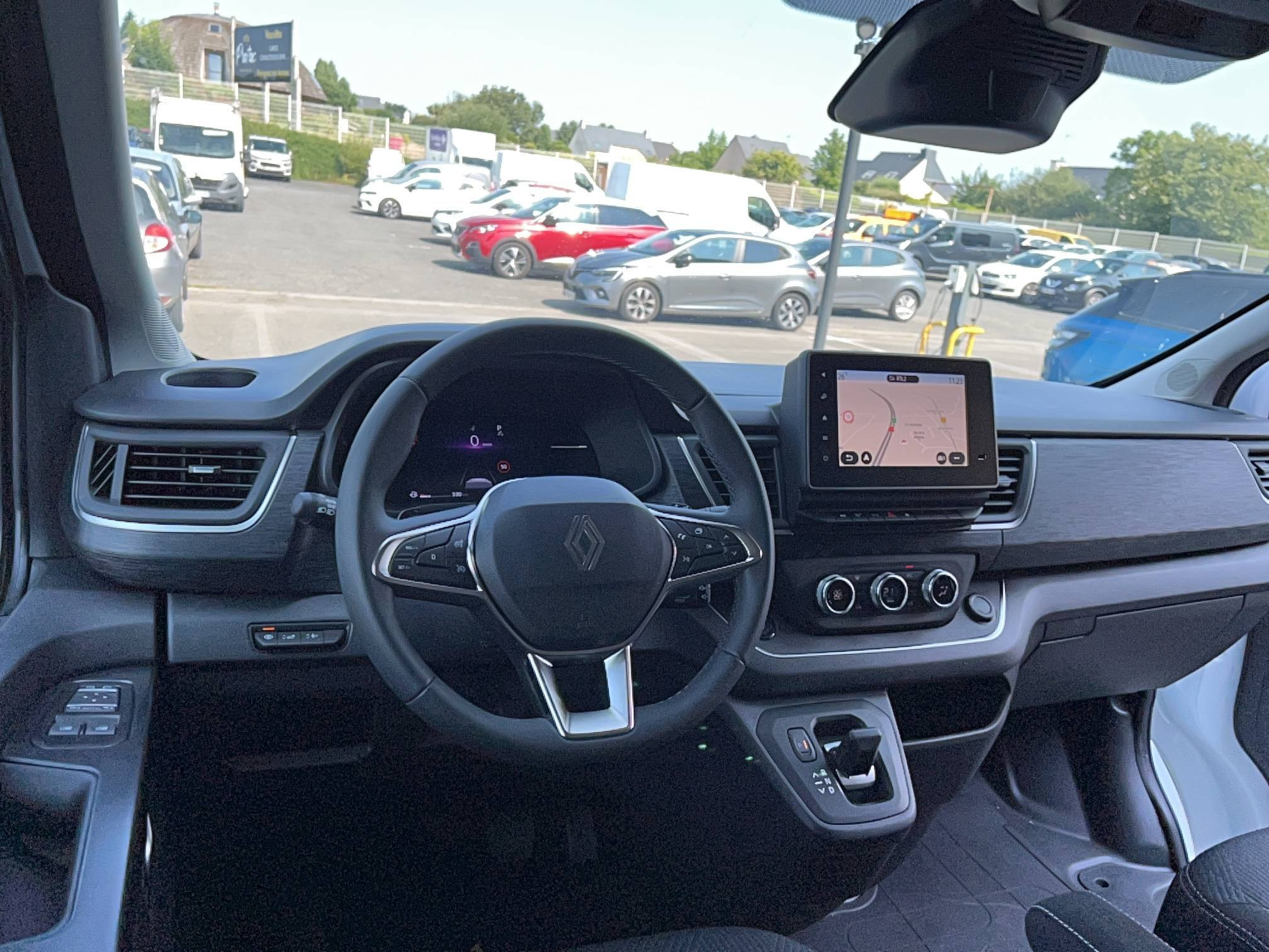 Vente en ligne Renault Trafic Cabine Approfondie TRAFIC CA BLUE DCI 170 L2H1 3T AUTO au prix de 40 990 €