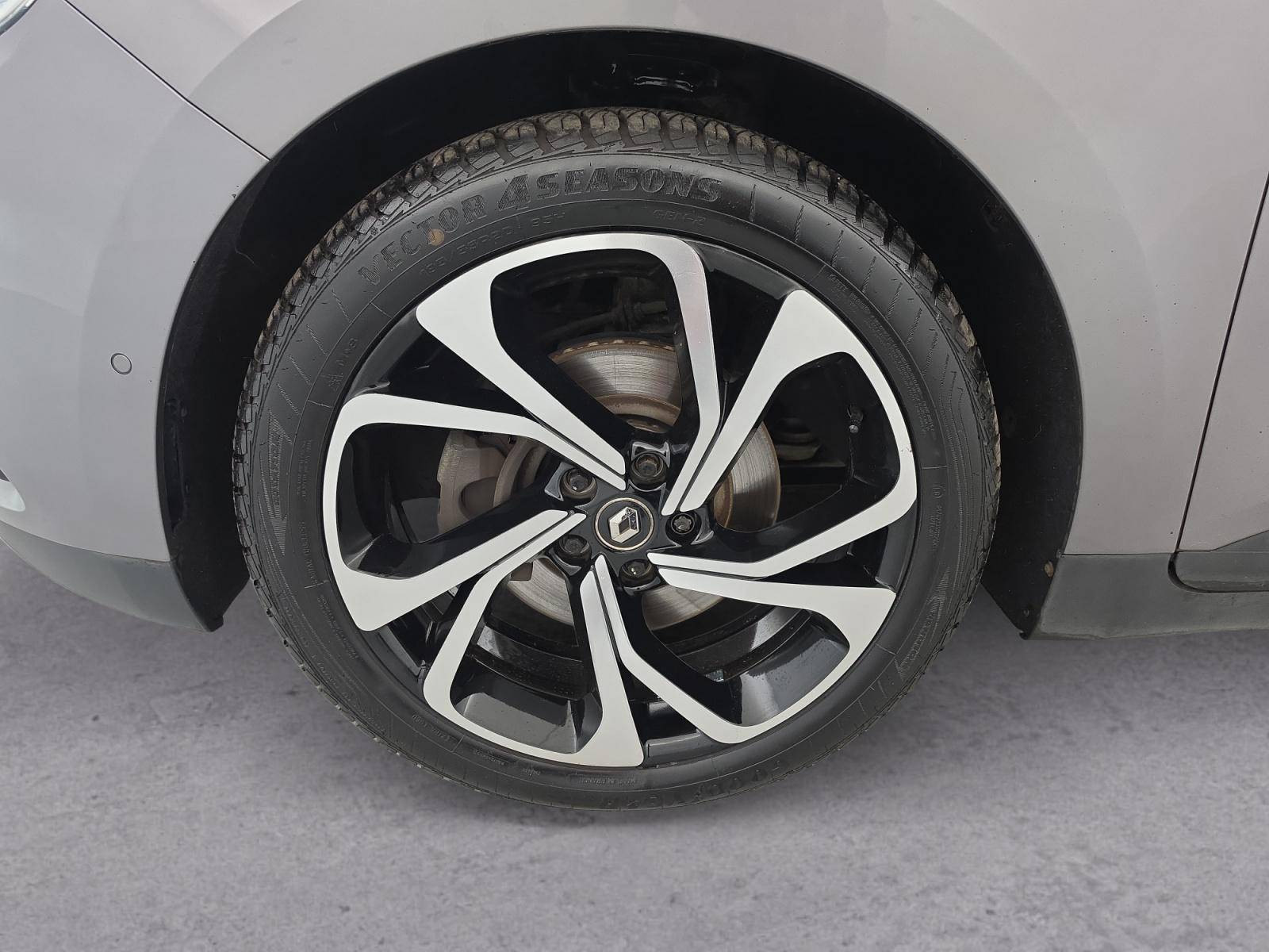 Vente en ligne Renault Grand Scenic 4 Grand Scenic Blue dCi 150 EDC au prix de 16 490 €