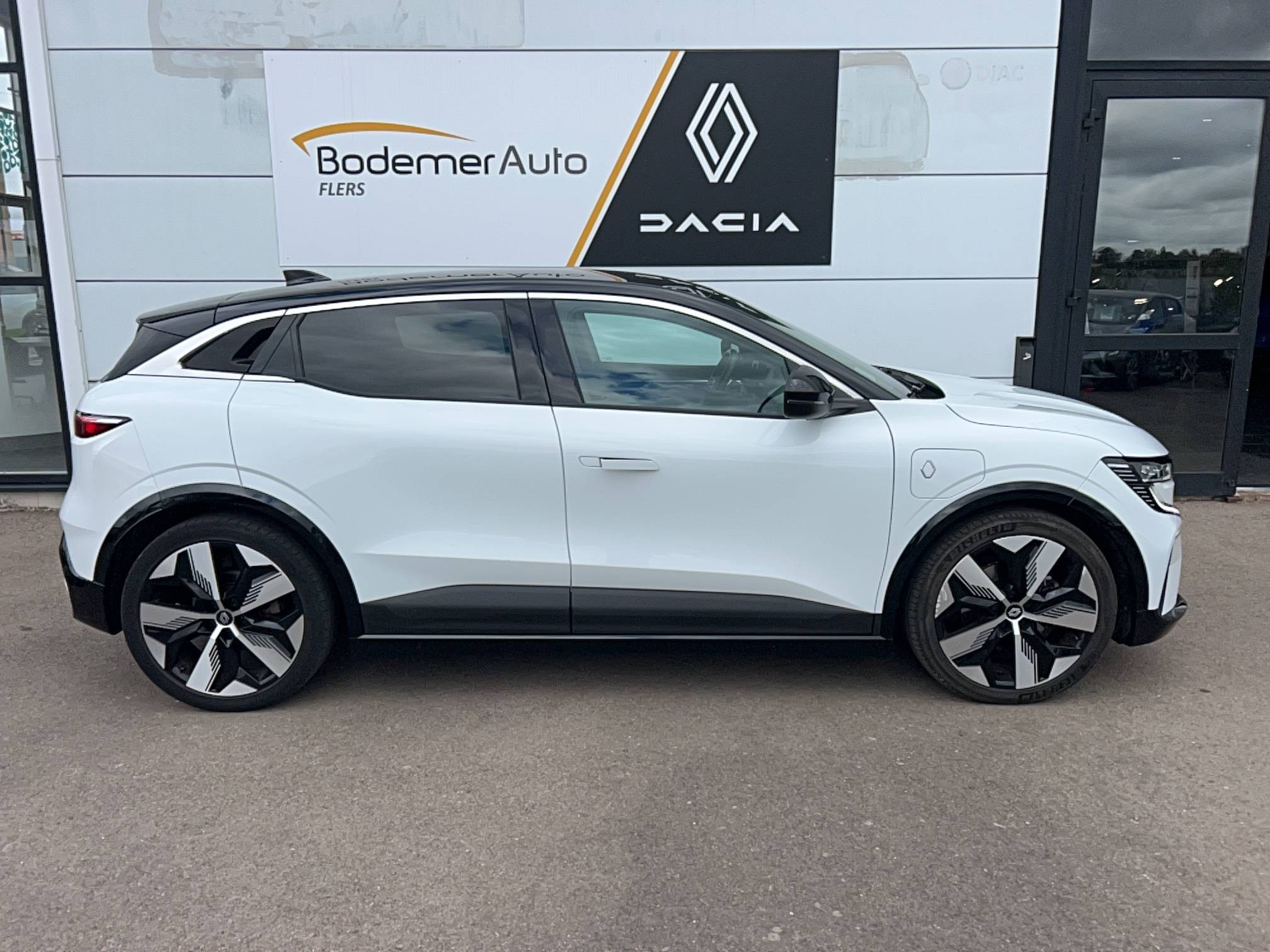Vente en ligne Renault Megane E-Tech  EV60 220 ch super charge au prix de 23 990 €