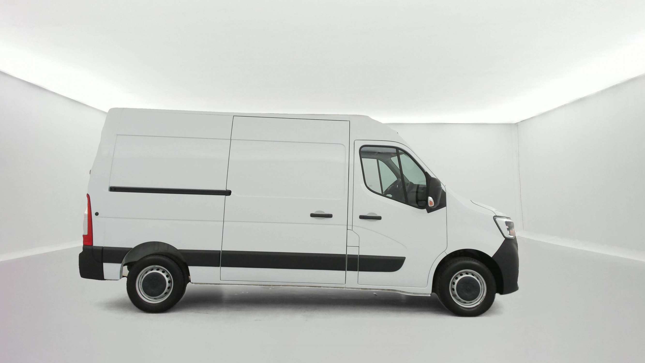Vente en ligne Renault Master Fourgon MASTER FGN TRAC F3500 L2H2 BLUE DCI 135 au prix de 26 280 €