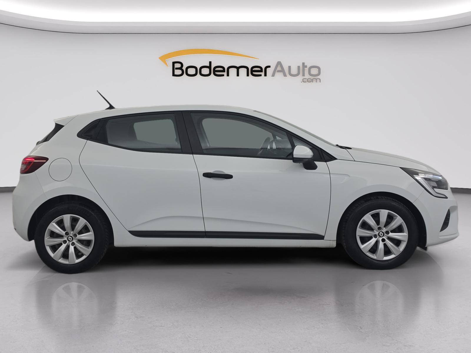 Vente en ligne Renault Clio 5 CLIO SOCIETE BLUE DCI 100 - 21N au prix de 11 990 €