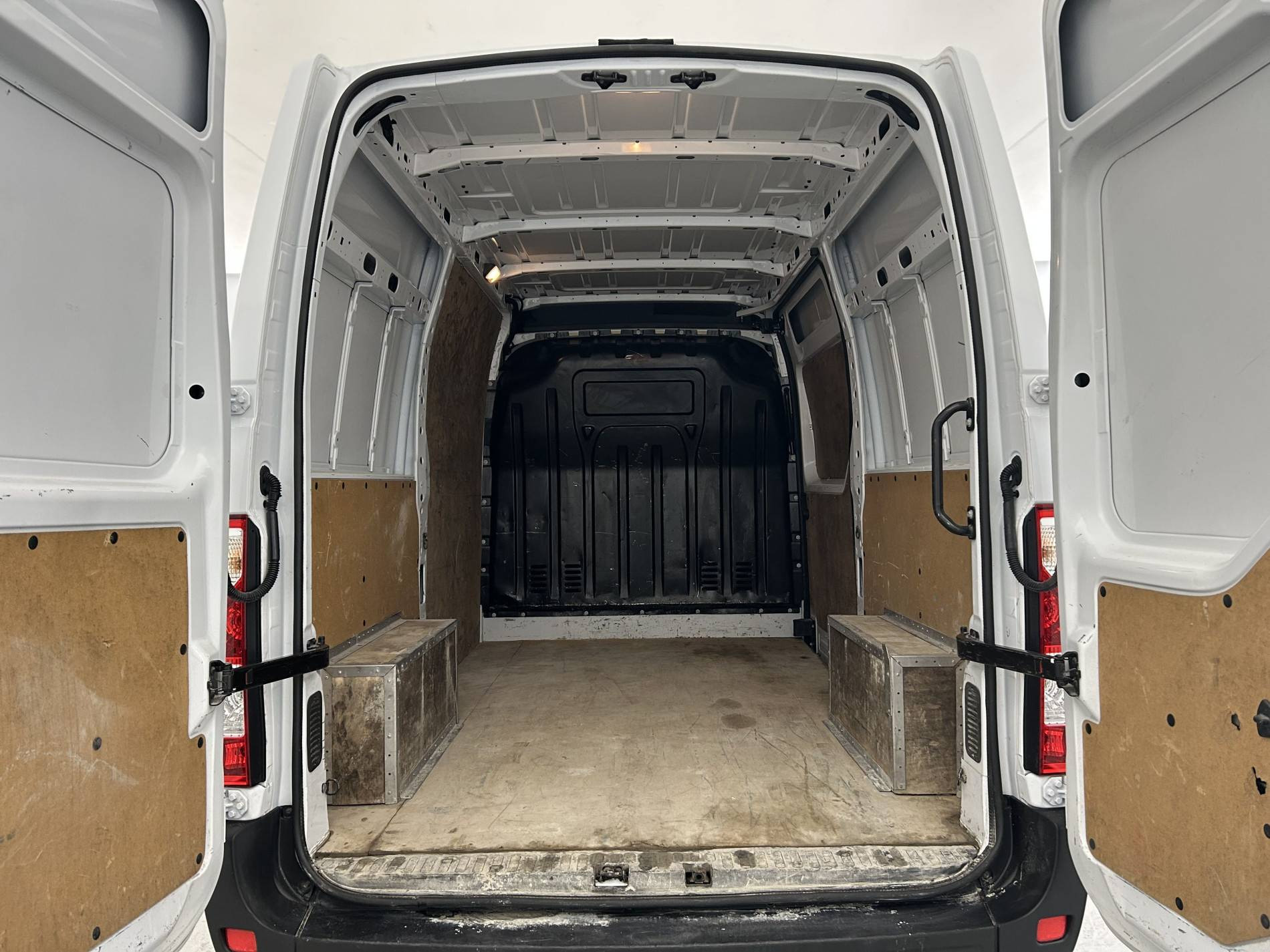 Vente en ligne Renault Master Fourgon MASTER FGN TRAC F3300 L2H2 BLUE DCI 180 au prix de 21 890 €