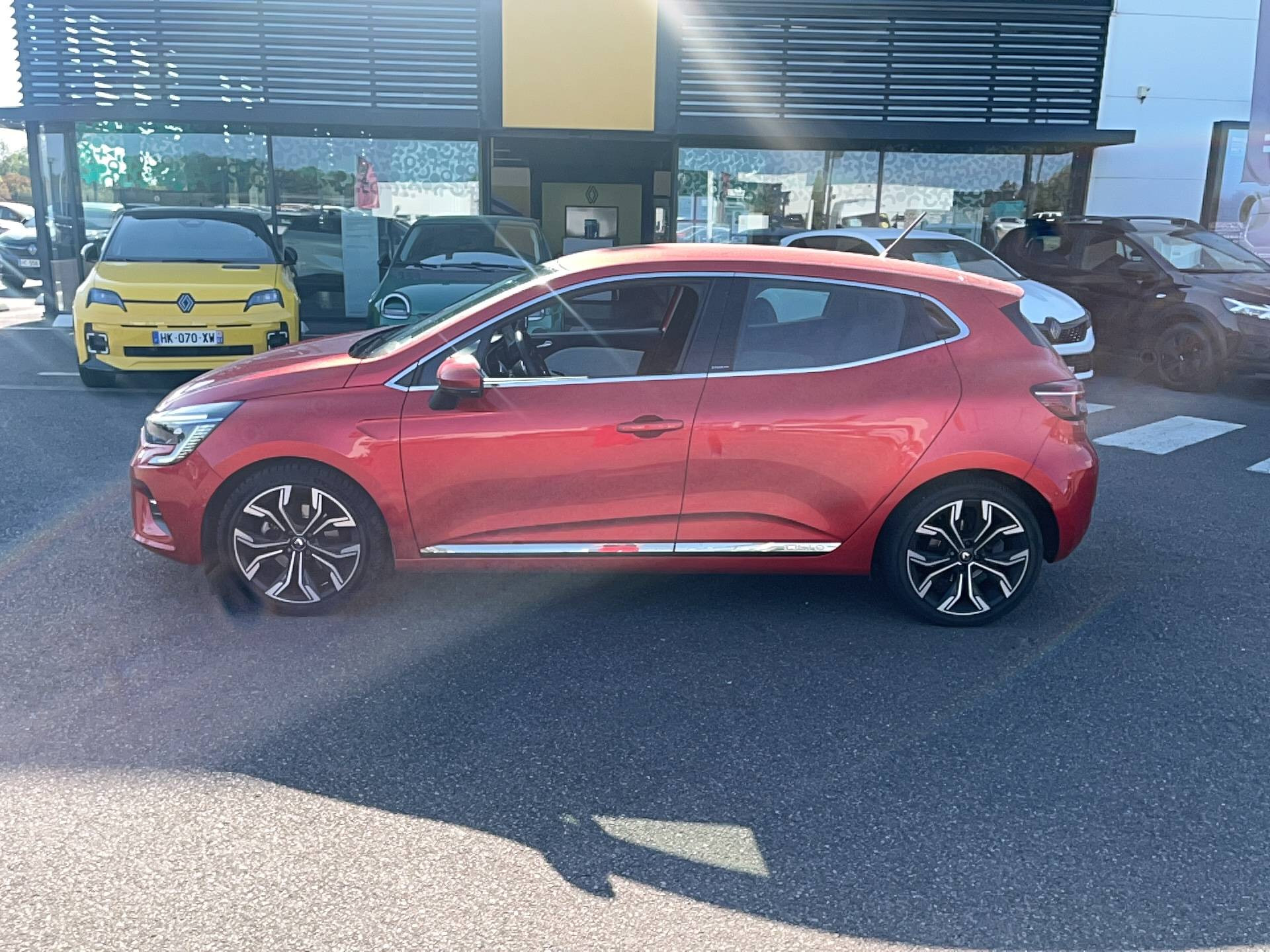 Vente en ligne Renault Clio 5 Clio E-Tech 140 au prix de 14 990 €