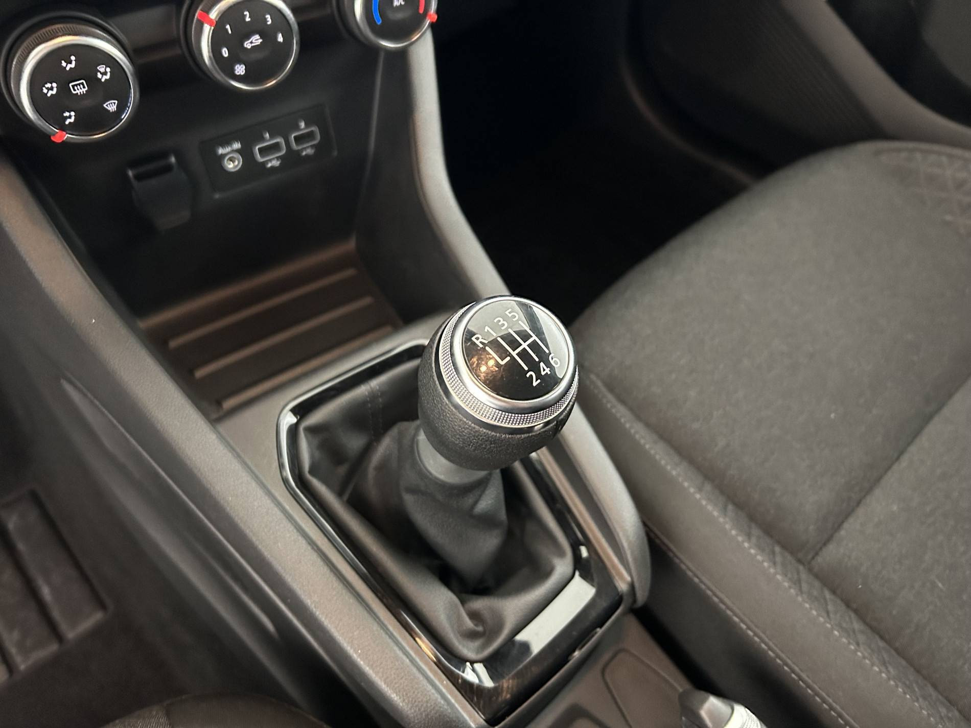 Vente en ligne Renault Clio 5 Clio TCe 90 au prix de 14 500 €