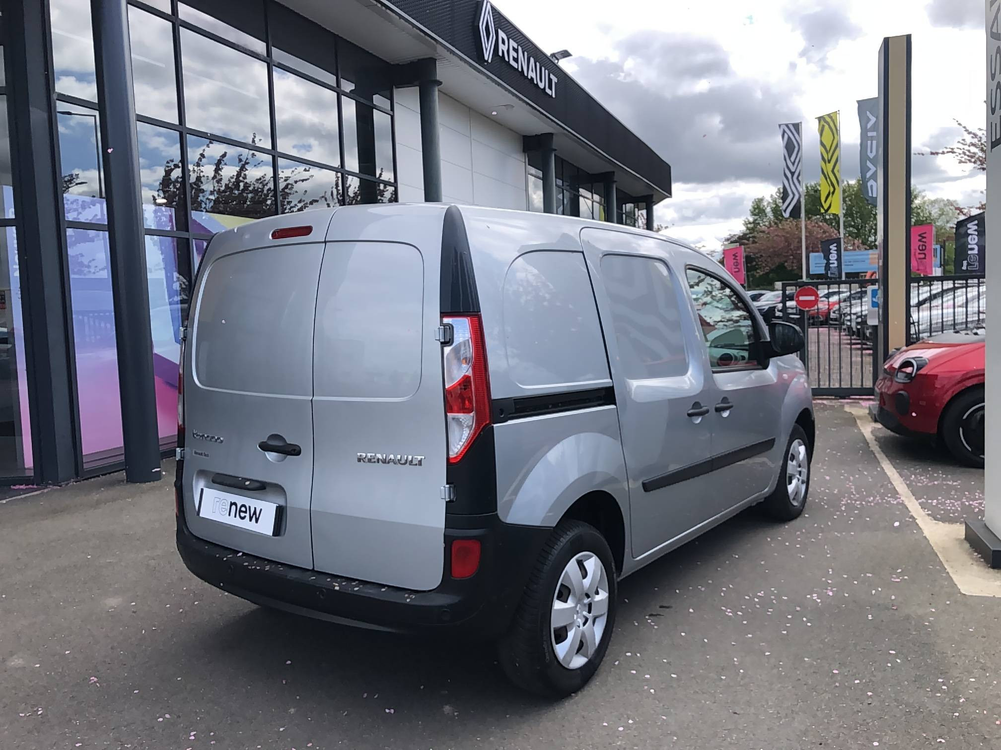 Vente en ligne Renault Kangoo Express  BLUE DCI 95 au prix de 12 990 €