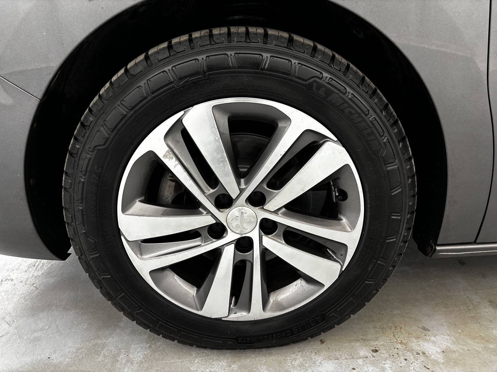 Vente en ligne Peugeot Expert Cabine Approfondie EXPERT CA STANDARD BLUEHDI 180 S&S EAT8 au prix de 28 790 €