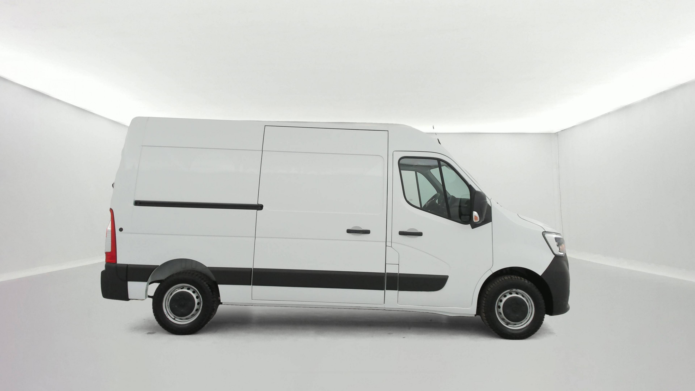 Vente en ligne Renault Master Fourgon MASTER FGN TRAC F3500 L2H2 BLUE DCI 135 au prix de 24 590 €