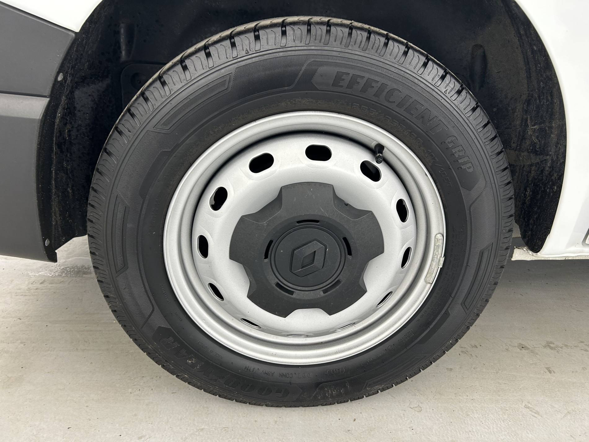 Vente en ligne Renault Trafic 3 Fourgon TRAFIC FG BLUE DCI 130 L1H1 3T GSR2 au prix de 24 390 €